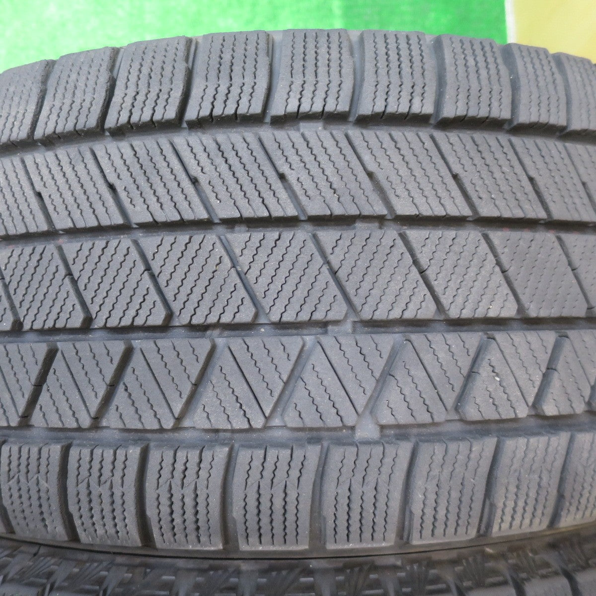 バリ溝！23年！キレイ！9.5分★スタッドレス 205/50R17 ブリヂストン ブリザック VRX3 ECO FORME エコフォルム 17インチ PCD100/4H★5102805NJス