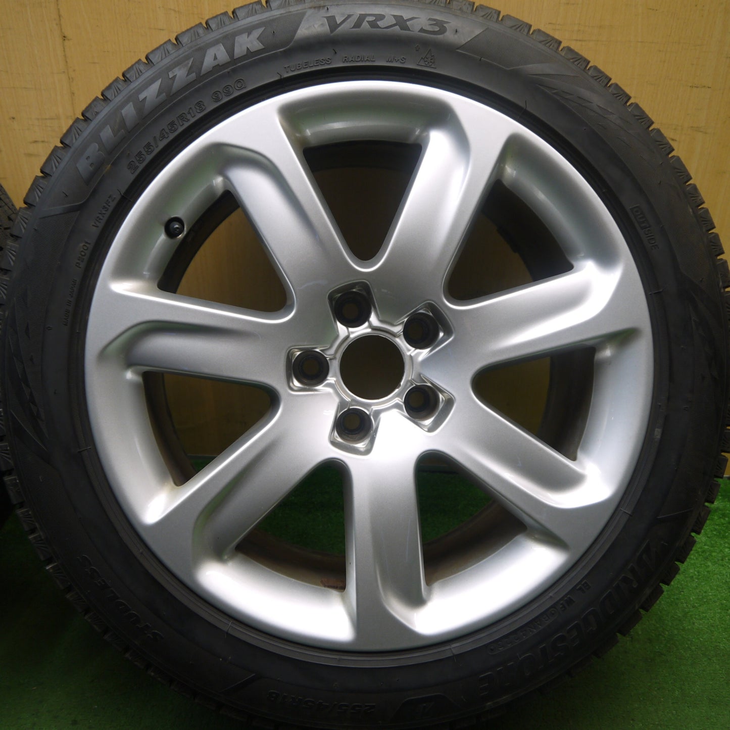 バリ溝！23年！キレイ！9分★アウディ A7 4G 純正 255/45R18 スタッドレス ブリヂストン ブリザック VRX3 18インチ PCD112/5H★5072301Hス