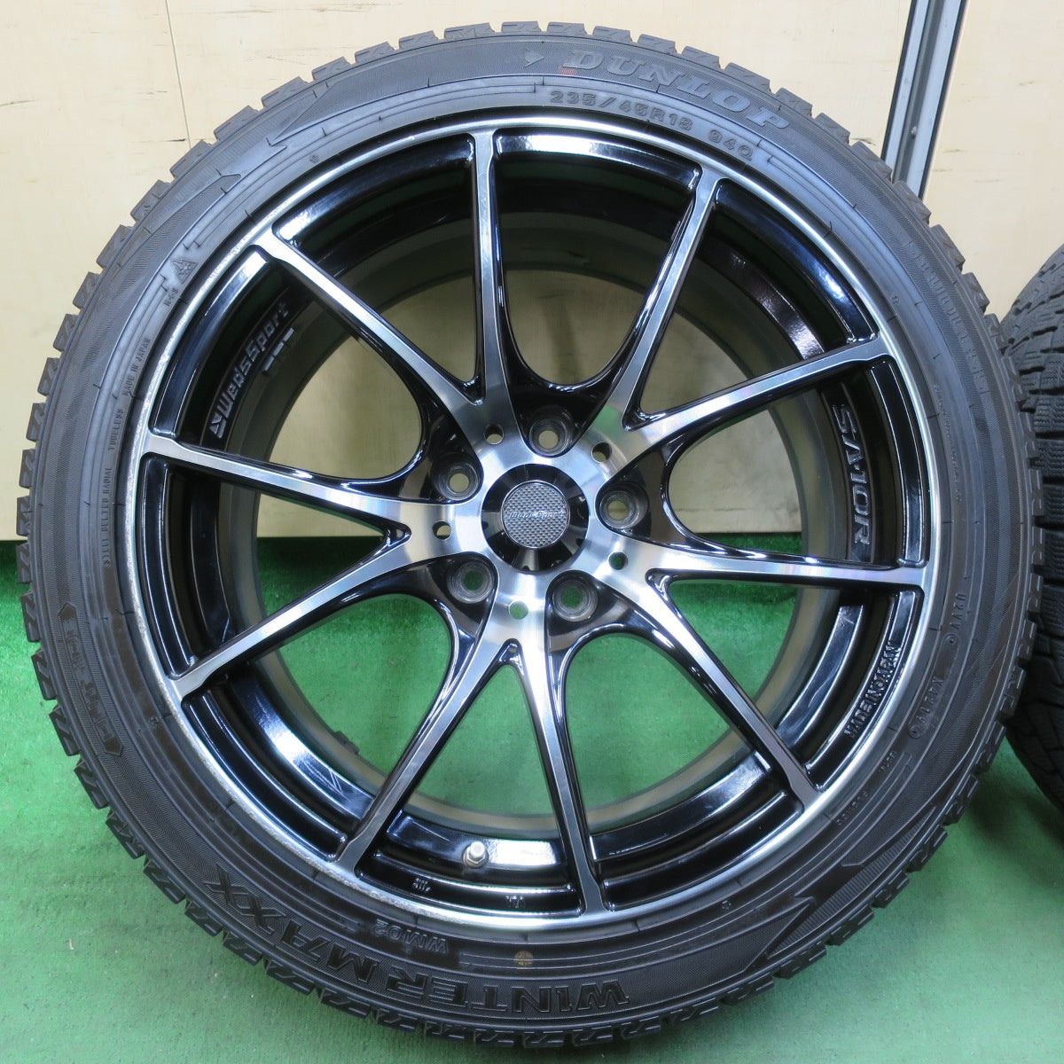 [送料無料] センサー付！バリ溝！9分★レクサス 等 WedsSport SA-10R 235/45R18 スタッドレス ダンロップ ウインターマックス WM02 18インチ PCD114.3/5H★5032101イス