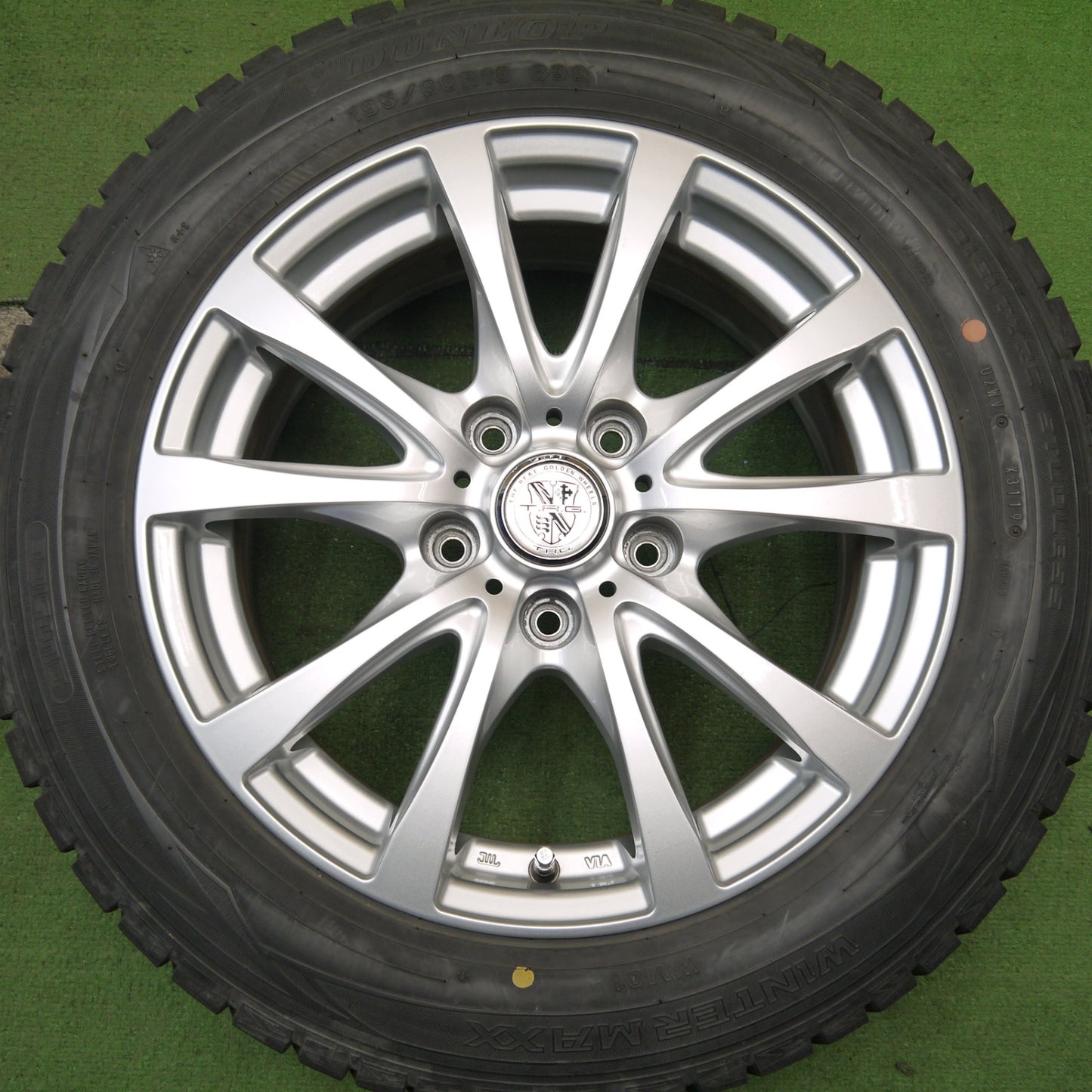 バリ溝！キレイ！9.5分★スタッドレス 195/60R16 ダンロップ ウインターマックス WM01 T.R.G. TRG 16インチ PCD114.3/5H★5060406Hス