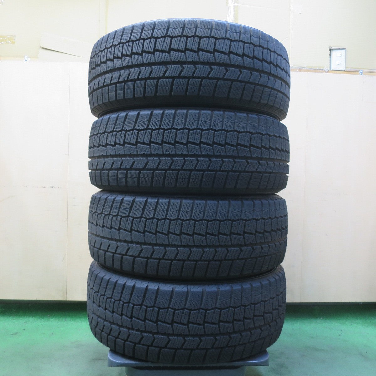 バリ溝！23年！9.5分★スタッドレス 225/55R17 ダンロップ ウインターマックス WM02 タイヤ 17インチ ヴェゼル フォレスター XV アウトバック 等★6061803イスタ