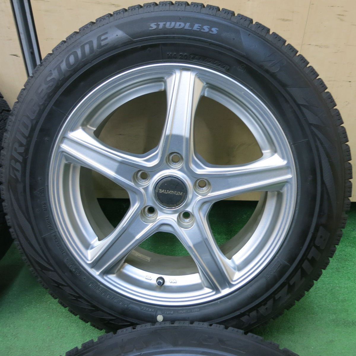[送料無料] バリ溝！22年！キレイ！9.5分★スタッドレス 205/60R16 ブリヂストン ブリザック VRX2 BALMINUM バルミナ 16インチ PCD114.3/5H★4110811SYス