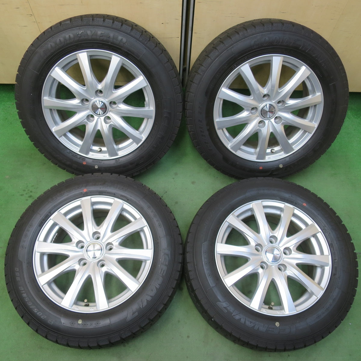 バリ溝！23年！キレイ！9.5分★スタッドレス 205/65R16 グッドイヤー アイスナビ7 ravrion RS01 ラブリオン 16インチ PCD114.3/5H★6021308イス