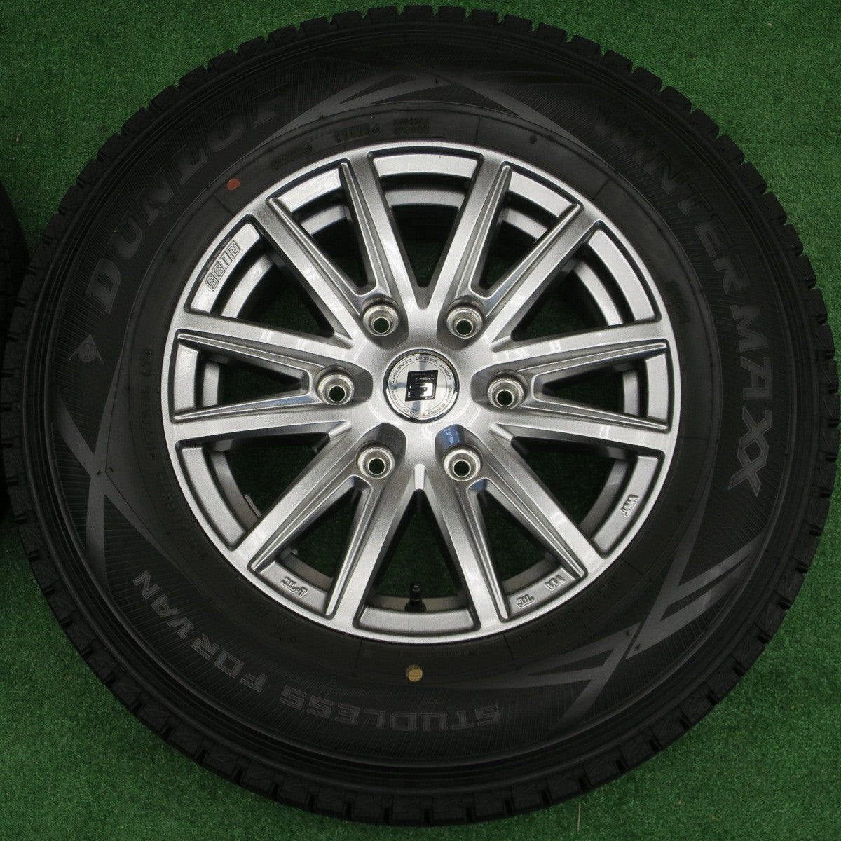 バリ溝！23年！キレイ！9.5分以上★スタッドレス 195/80R15 107/105L ダンロップ ウインターマックス SV01 SEIN ザイン 15インチ PCD139.7/6H★5121402NKス