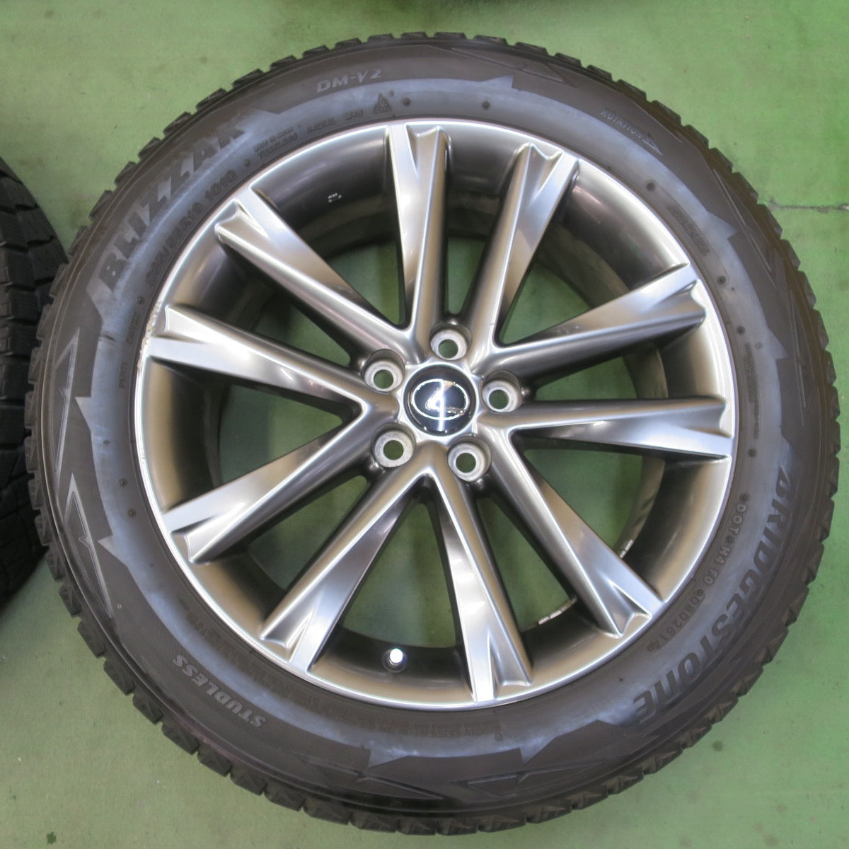 4本価格★レクサス RX 純正 235/55R19 スタッドレス ブリヂストン ブリザック DM-V2 19インチ PCD114.3/5H★6052702イス