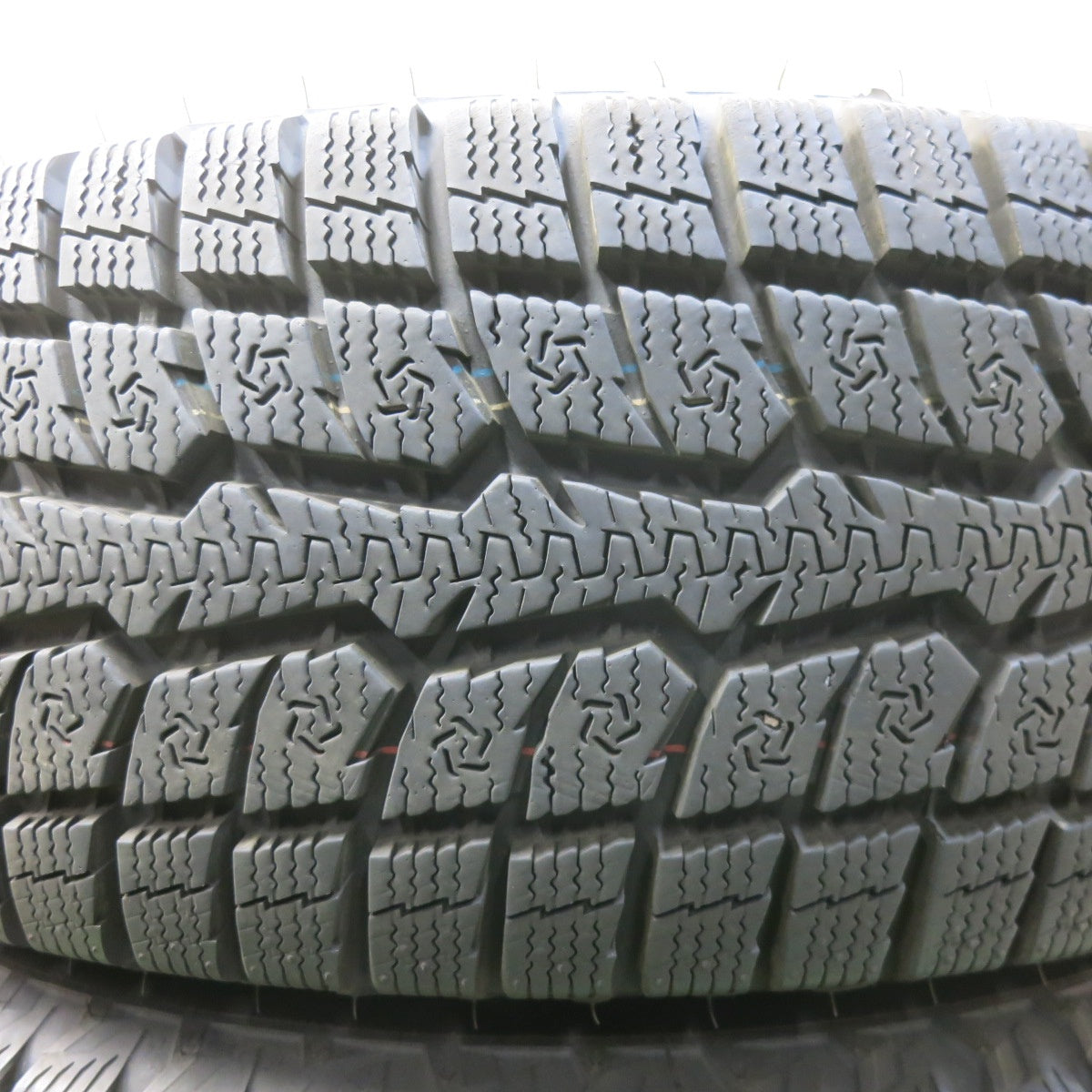 バリ溝！23年！キレイ！9.5分★ジムニー 等 215/70R16 スタッドレス トーヨー オブザーブ GSi-6 LS BARKLEY HARDROCK RIZARD 16インチ PCD139.7/5H★5102503SKス