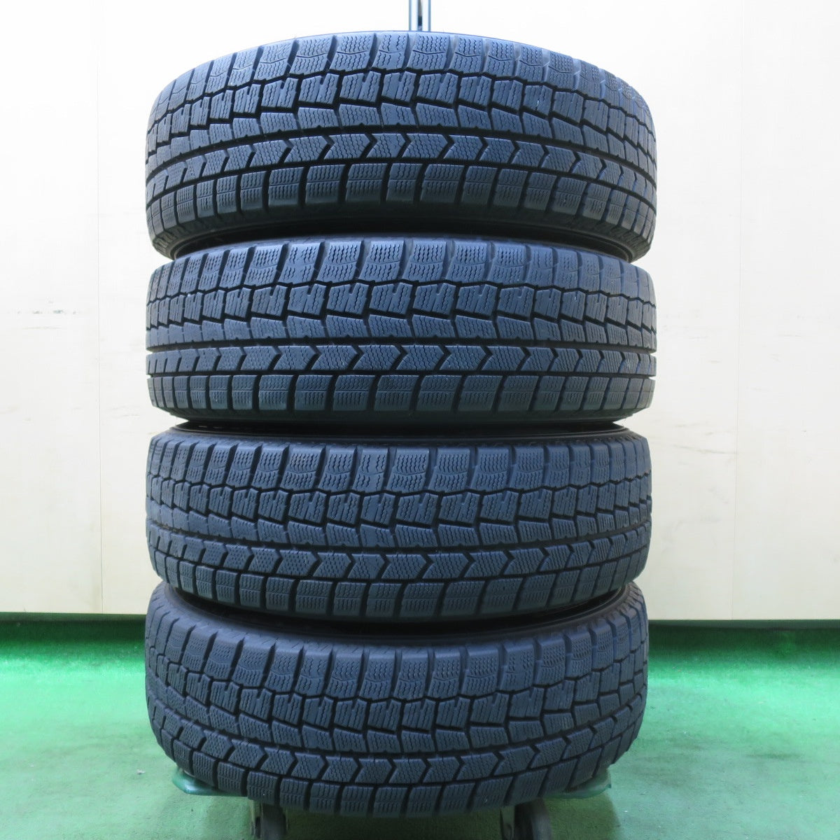 [送料無料] バリ溝！22年！9分★スタッドレス 175/65R15 ダンロップ ウインターマックス WM02 Exceeder エクシーダー 15インチ PCD100/4H★4111310イス