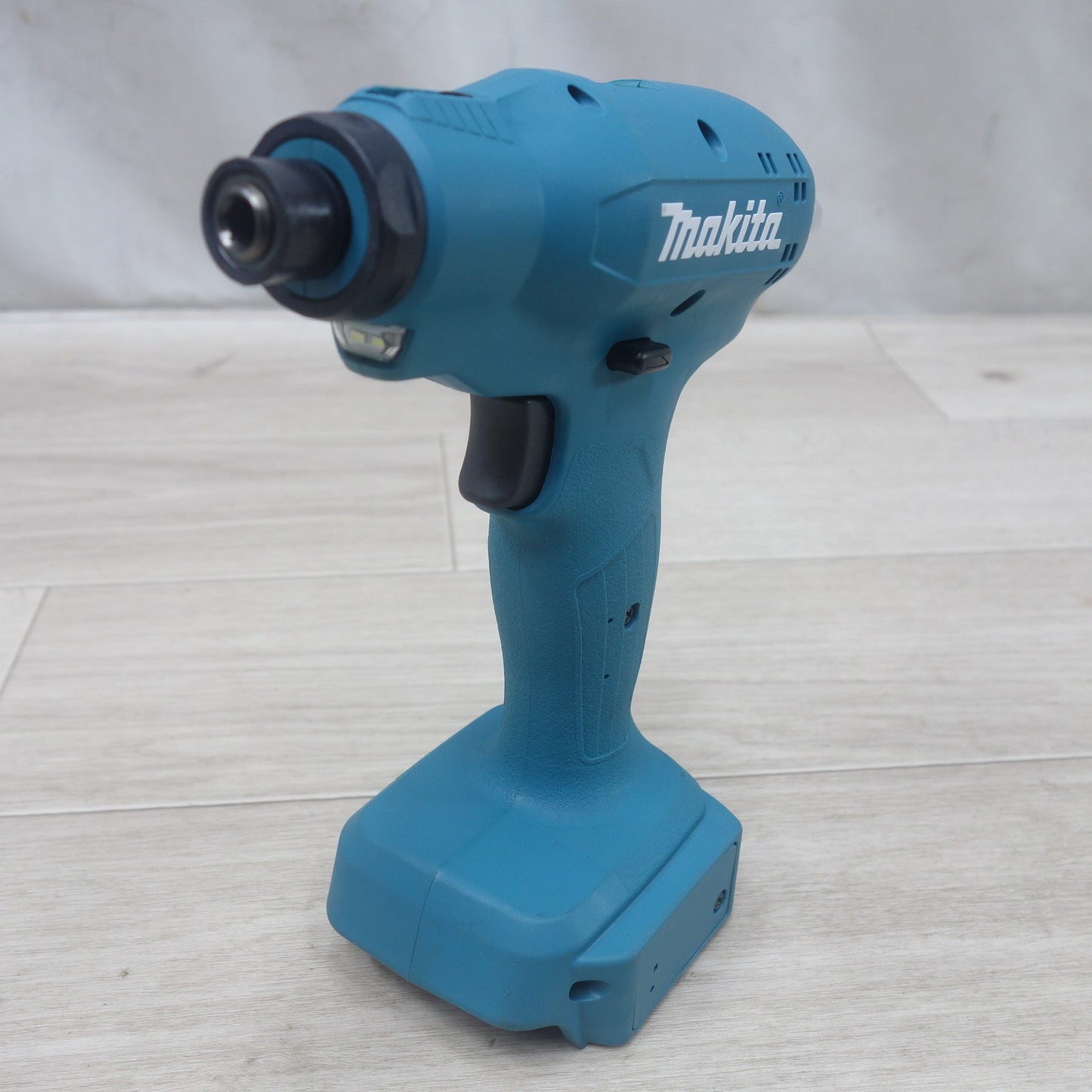 [送料無料] 未使用◆マキタ 充電式 スクリュー ドライバ FT060FD 電動 工具 18V makita◆