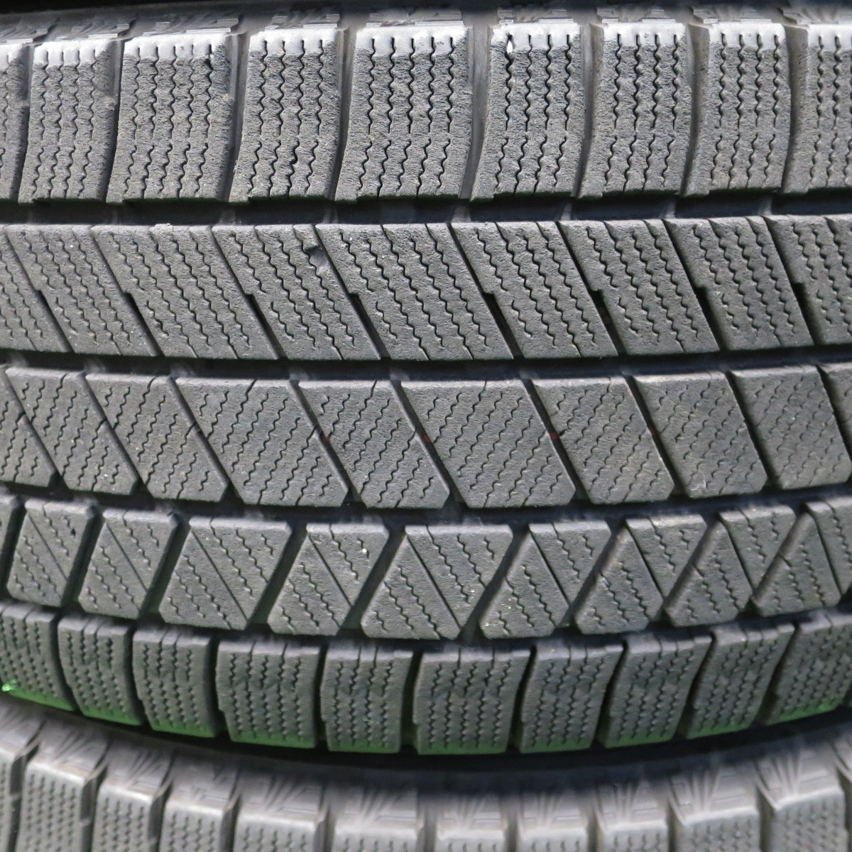 4本価格！22年★スタッドレス 235/60R18 ブリヂストン ブリザック VRX3 タイヤ 18インチ レクサス NX CX-60 CR-V 等★5122003NKスタ