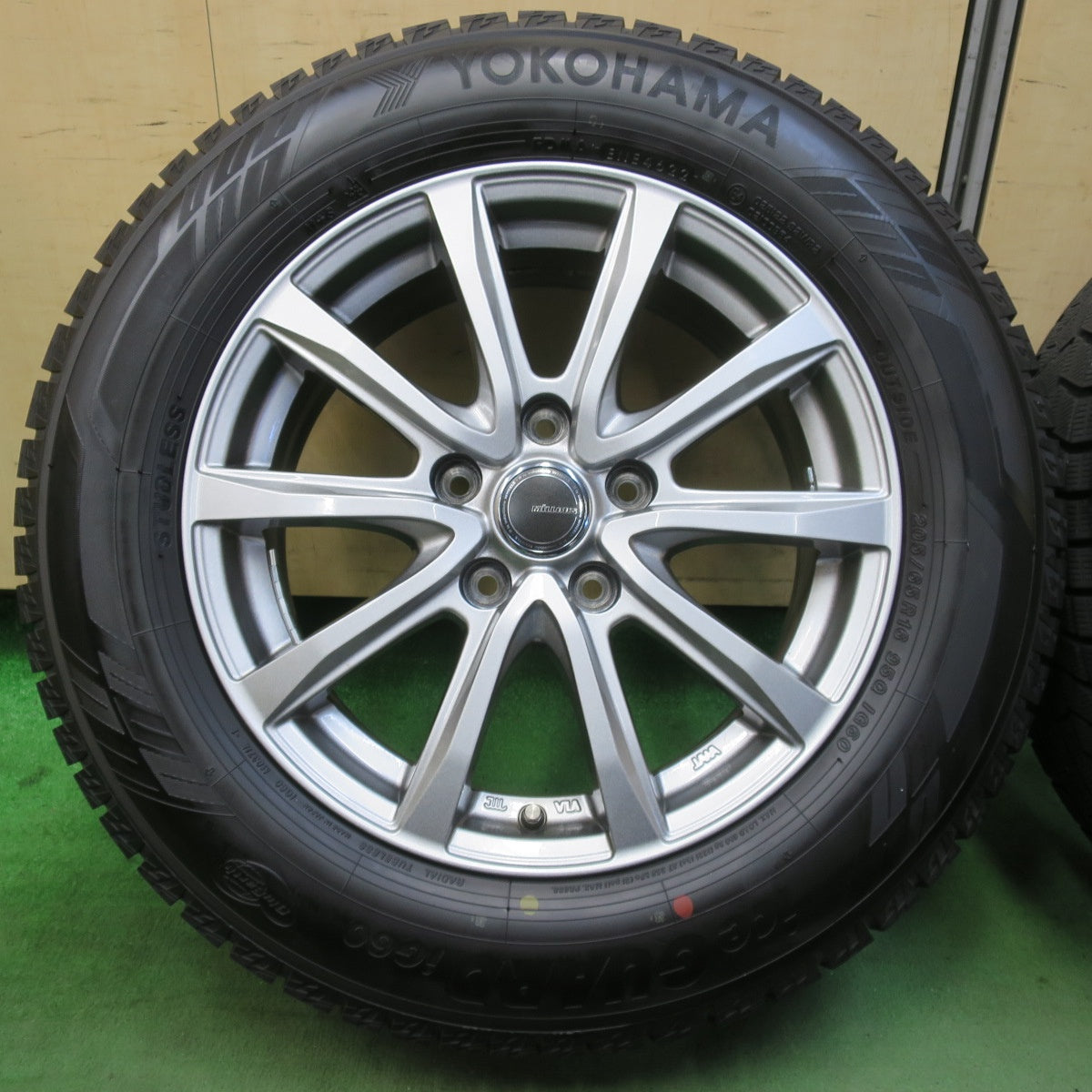 バリ溝！22年！キレイ！9.5分★スタッドレス 205/65R16 ヨコハマ アイスガード iG60 MiLLOUS ミルアス 16インチ PCD114.3/5H★5112903イス