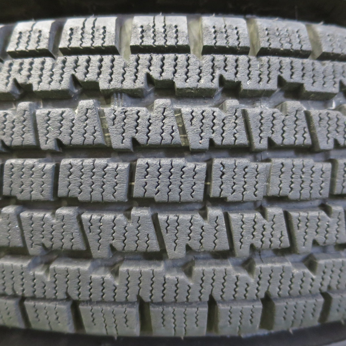 バリ溝！24年！8.5分★スタッドレス 145/80R12 80/78N ブリヂストン W300 TOPY スチール ホイール 12インチ PCD100 110 114.3/4H マルチ★6041806イス