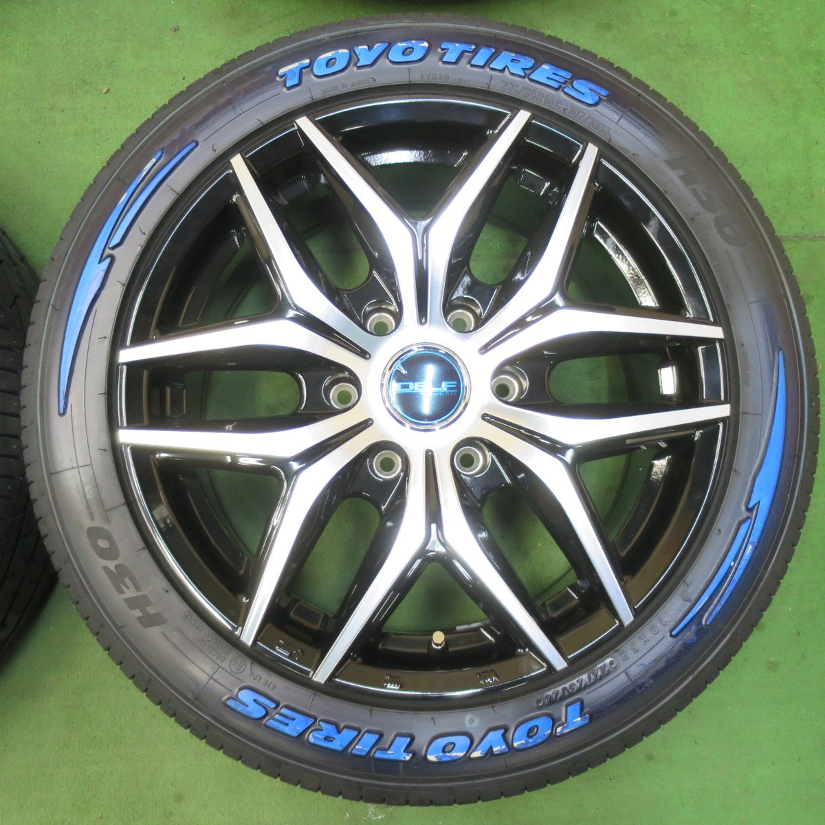[送料無料] 未使用！24年★ハイエース DELF 01 FLEX 225/50R18C 107/105R トーヨー H30 18インチ デルフ フレックス PCD139.7/6H★5031008イノ