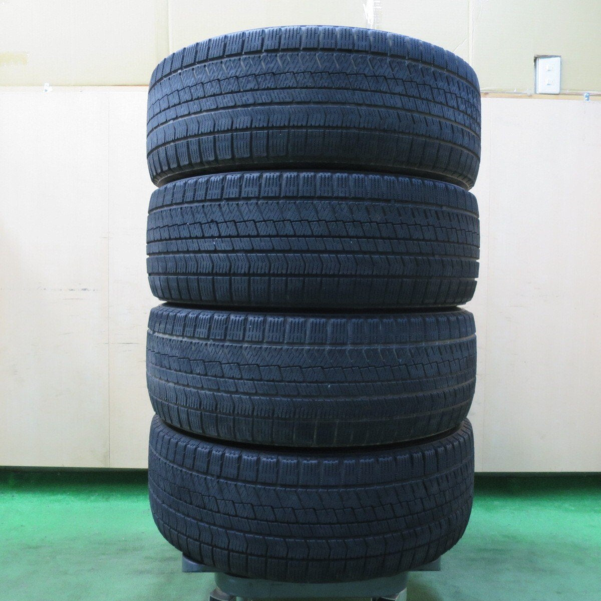 4本価格★スタッドレス 235/45R18 ブリヂストン ブリザック VRX2 ravrion TRD ラブリオン 18インチ PCD114.3/5H★5021508イス