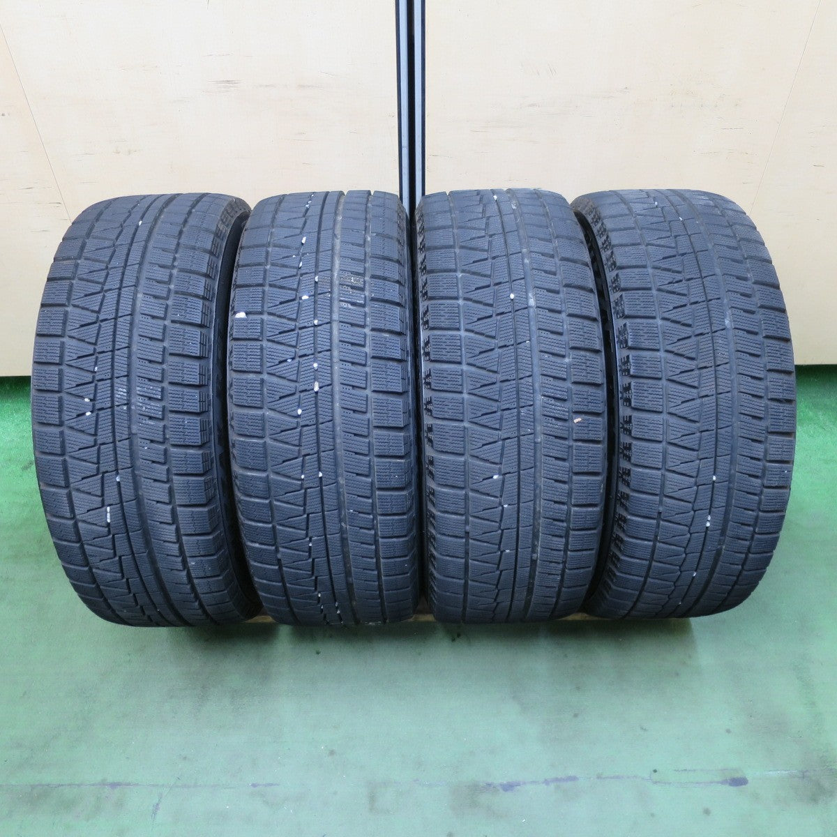 バリ溝！キレイ！9分★BMW F48 X1 純正 225/55R17 スタッドレス ブリヂストン ブリザック RFT 17インチ PCD112/5H★5112806TTス