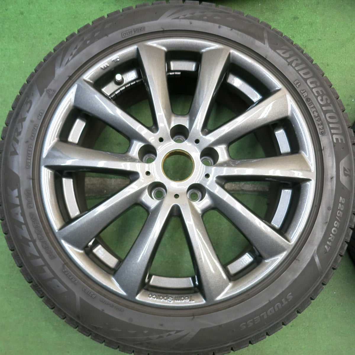 バリ溝！22年！キレイ！9.5分★アウディ 等 Team Sparco Valosa 225/50R17 スタッドレス ブリヂストン ブリザック VRX3 チームスパルコ ヴァローザ PCD112/5H★5080914HAス