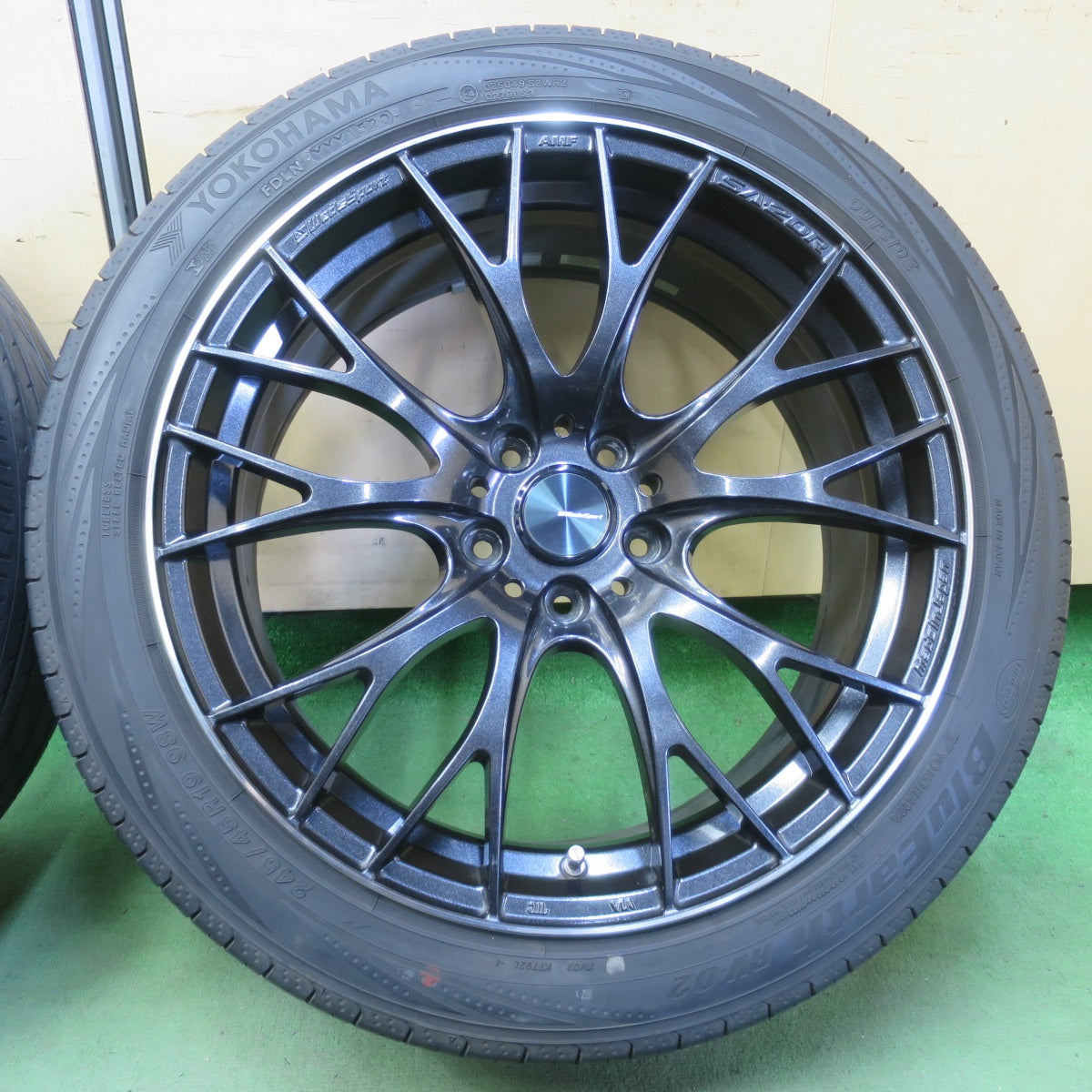 バリ溝！キレイ！9.5分★WedsSport SA-20R AMF 245/45R19 ヨコハマ ブルーアース RV-02 ウェッズスポーツ 19インチ PCD114.3/5H★6051608イノ