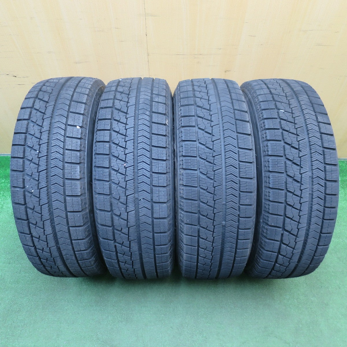 バリ溝！キレイ！ほぼ10分★スタッドレス 215/65R16 ブリヂストン ブリザック VRX BALMINUM BR10 バルミナ 16インチ PCD114.3/5H★6021008NJス