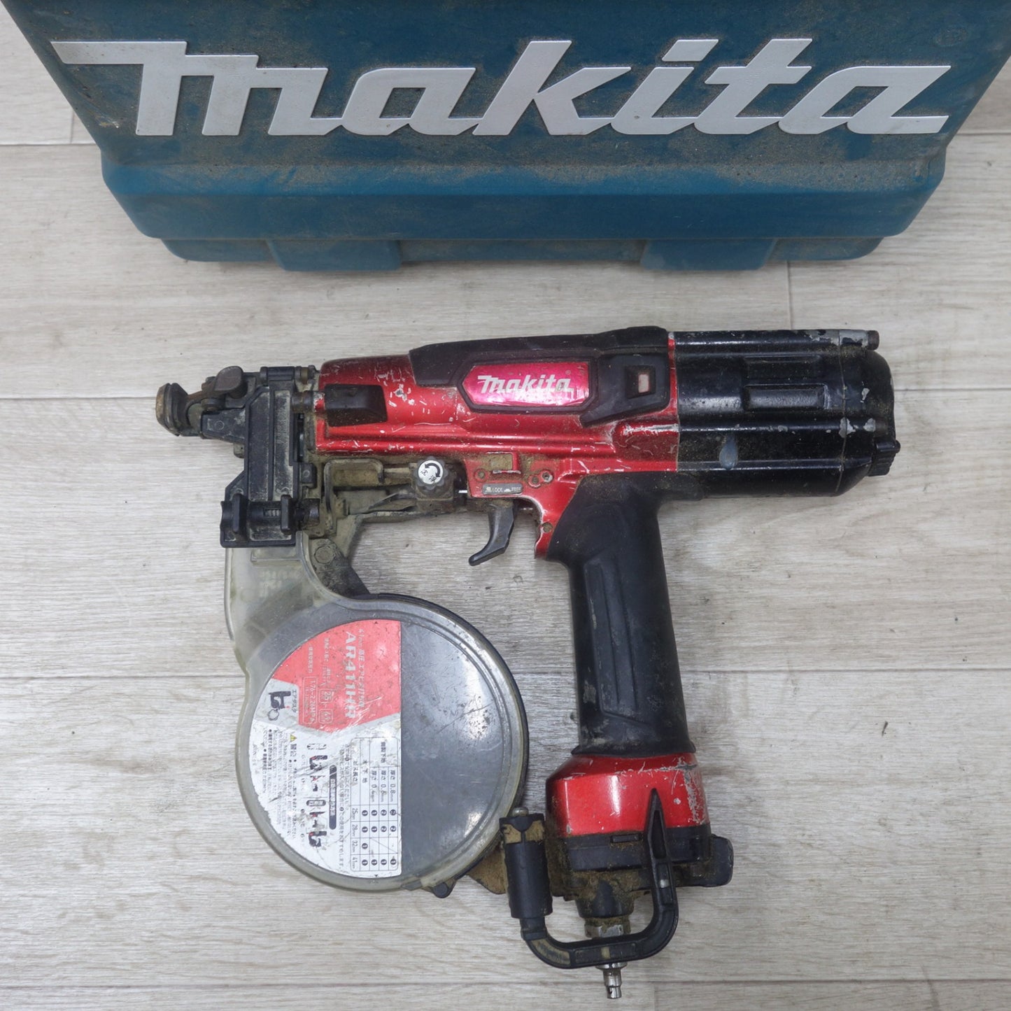 [送料無料] ◆マキタ 41mm 高圧 エア ビス 打ち機 AR411HR エアー ツール 工具 ネジ ねじ 打機 ケース 付き◆