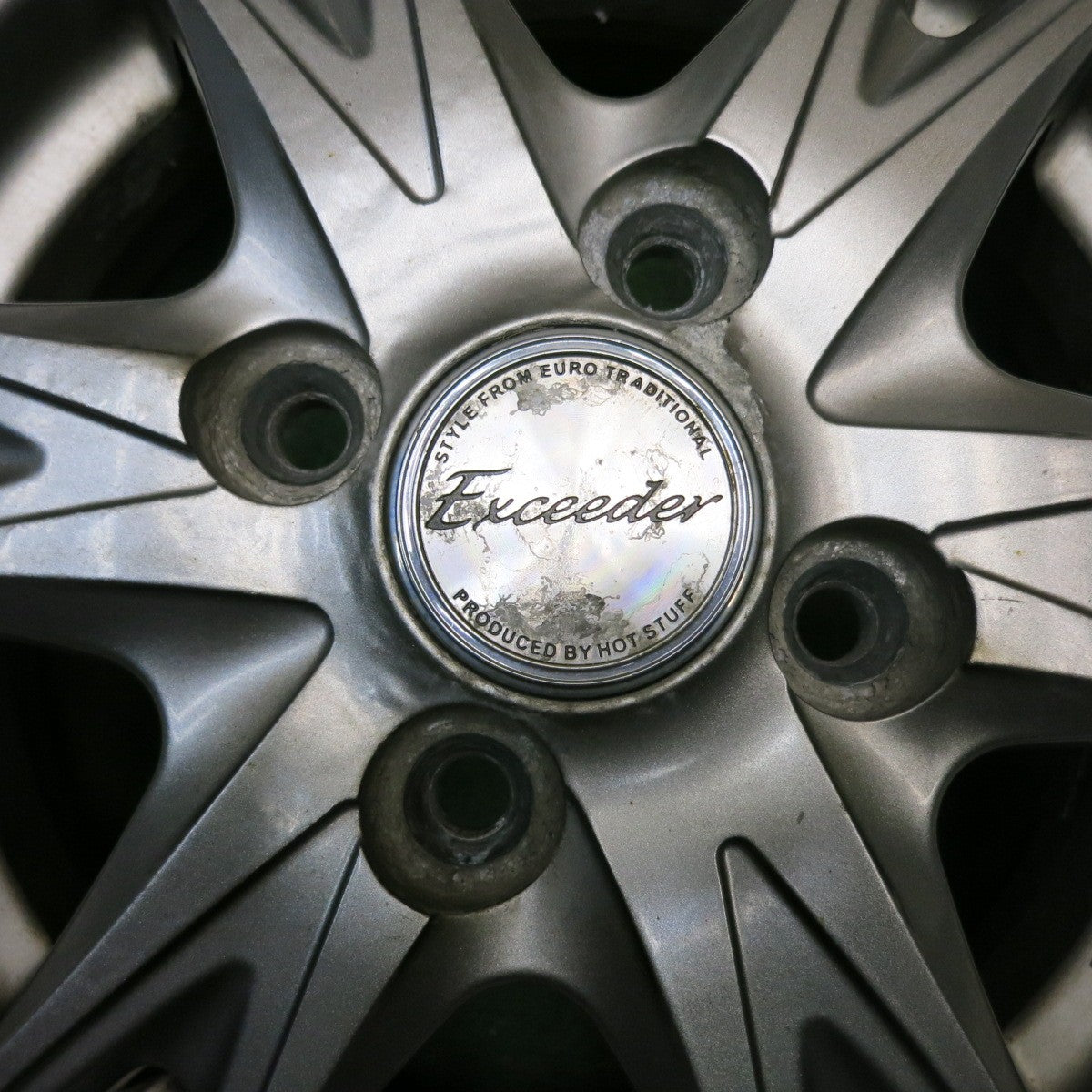 バリ溝！24年！8.5分◎スタッドレス 145/80R12 80/78N ブリヂストン W300 Exceeder エクシーダー 12インチ PCD100/4H◎6080606HAス