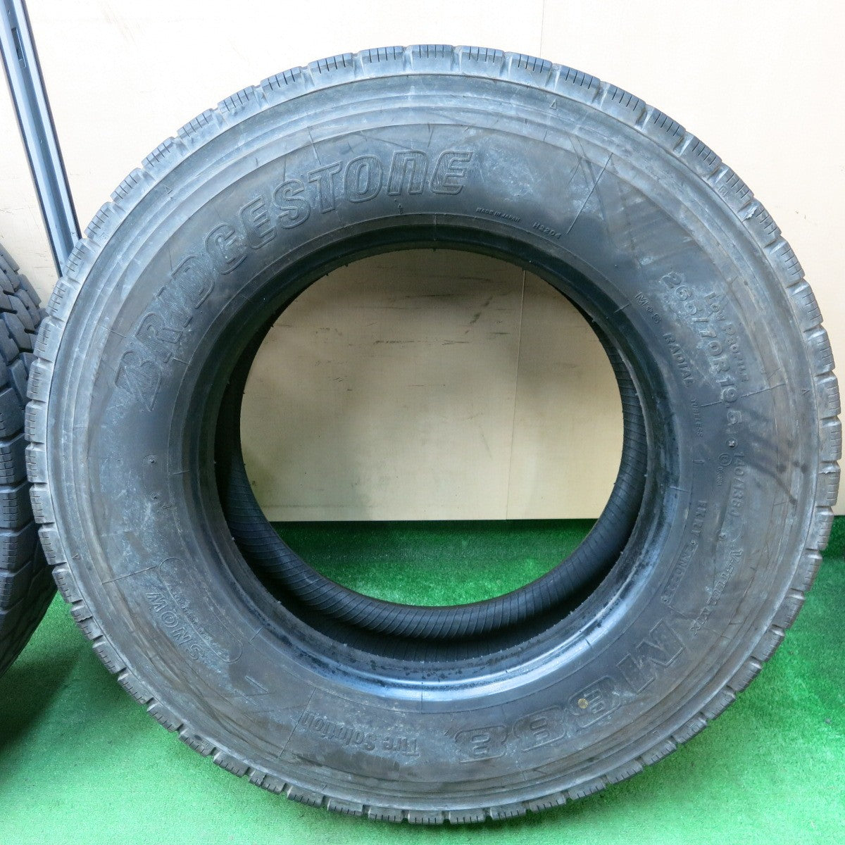 [送料無料] バリ溝！23年！9.5分以上★トラック タイヤ 265/70R19.5 140/138J ブリヂストン M888 ミックス オールシーズン 19.5インチ★4051302ナスタ