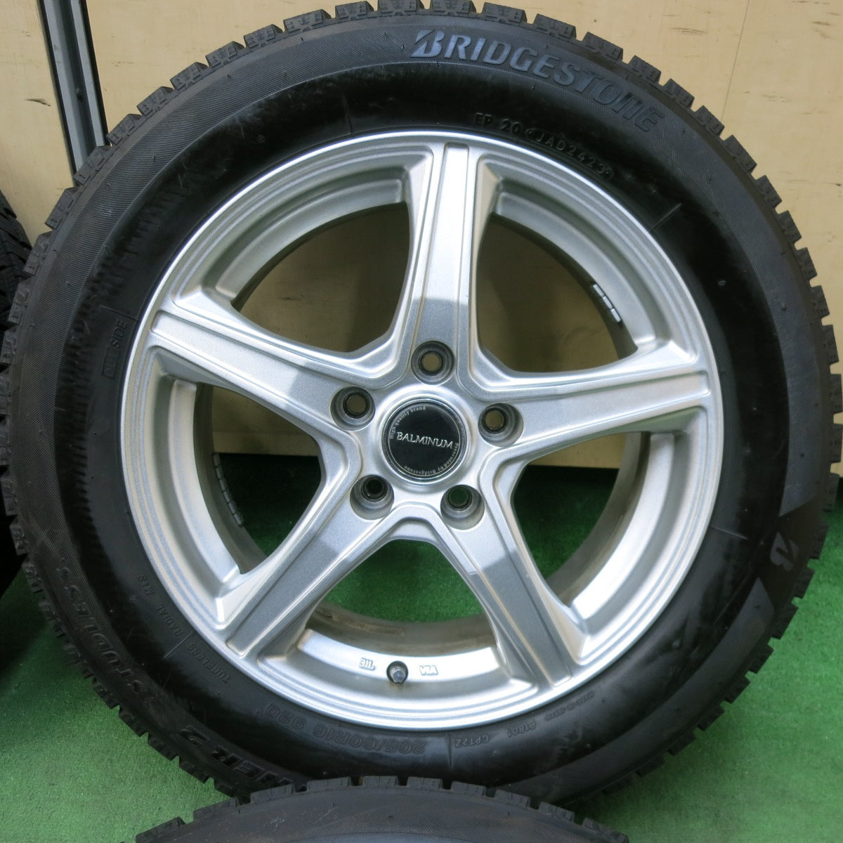 [送料無料] バリ溝！23年！キレイ！ほぼ10分★スタッドレス 205/60R16 ブリヂストン アイスパートナー2 BALMINUM バルミナ 16インチ PCD114.3/5H★4112905SYス