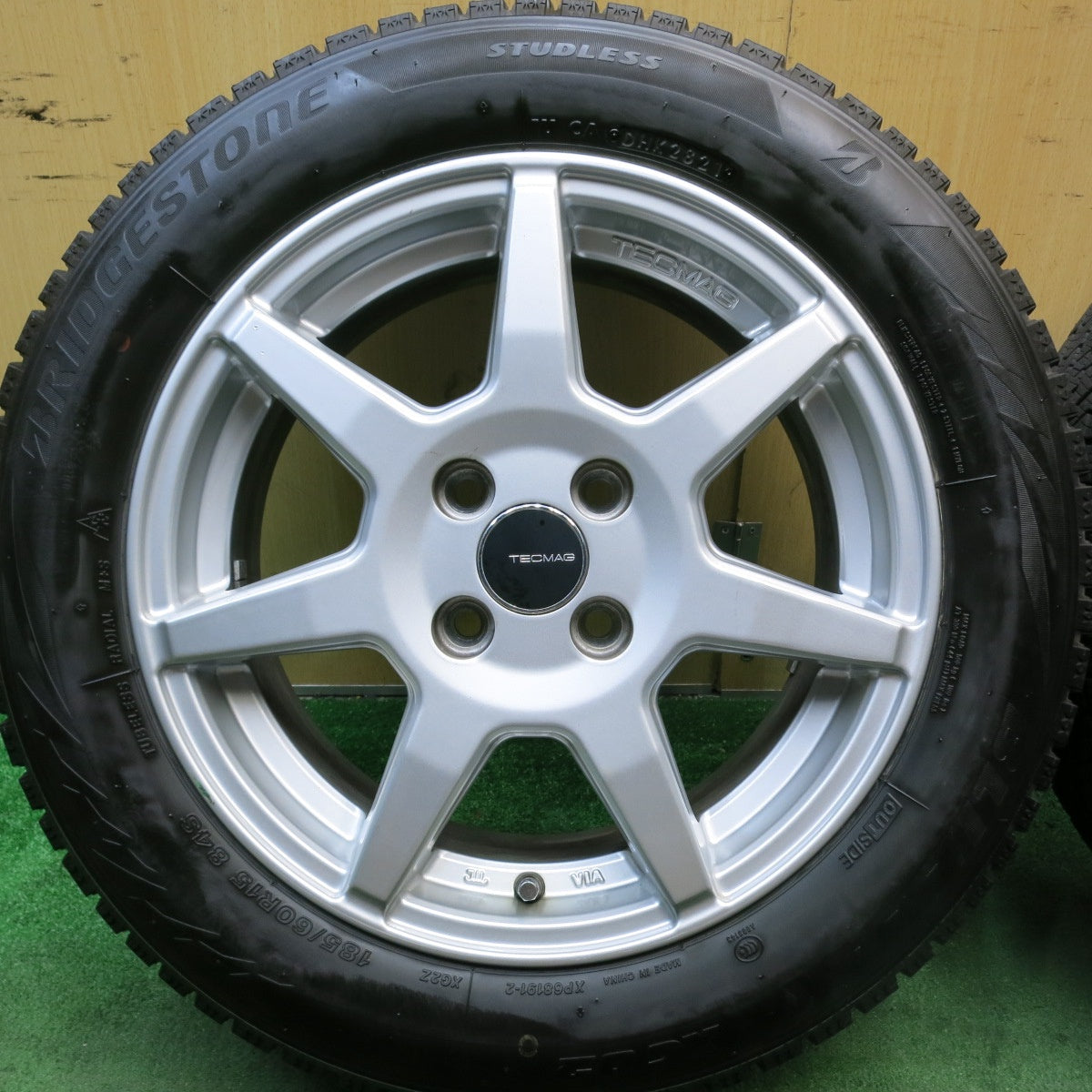バリ溝！24年！ほぼ10分★ルノー トゥインゴ 等 TECMAG Type207R 165/65R15 185/60R15 スタッドレス ブリヂストン ブリザック VRX2 PCD100/4H★5080909HAス