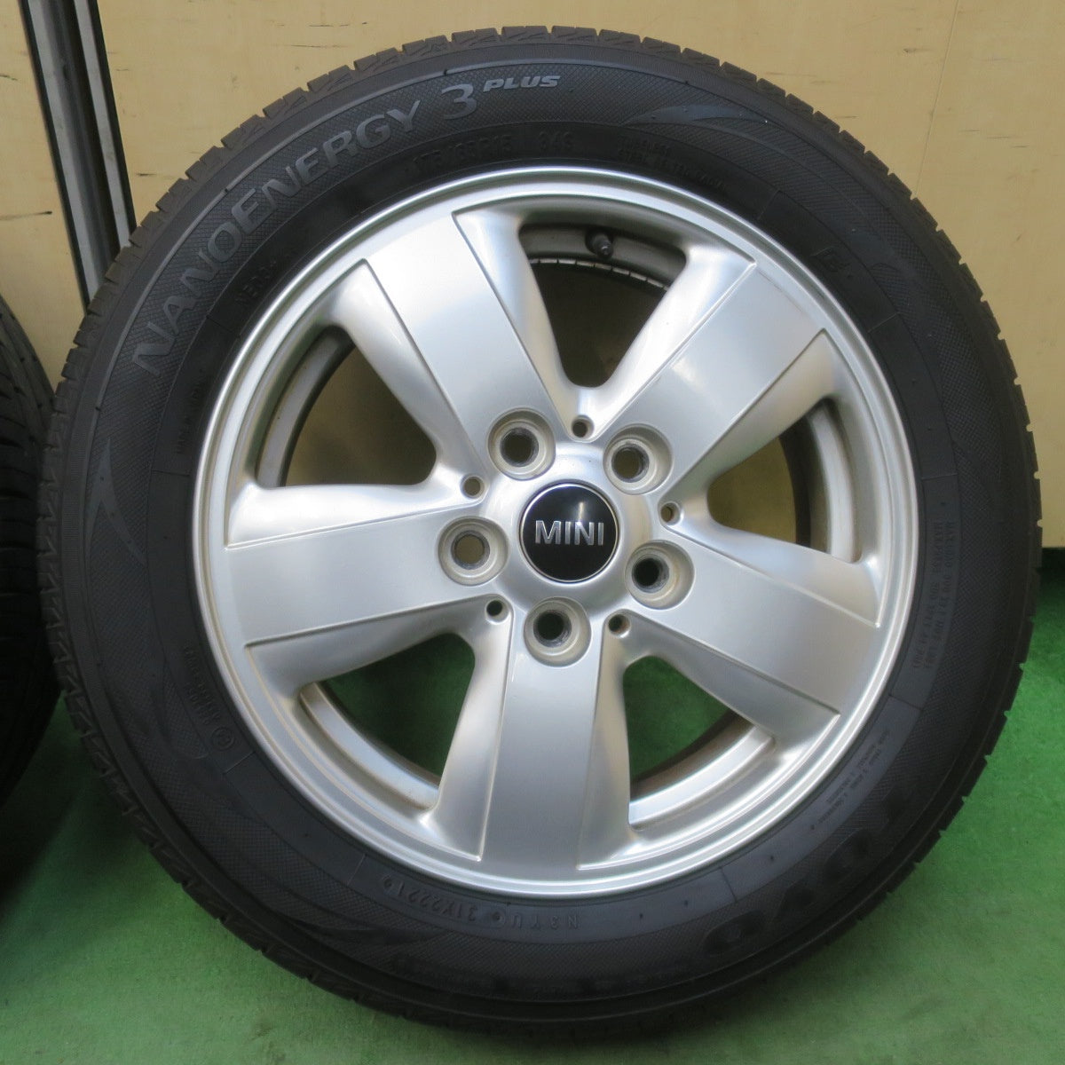 バリ溝！9.5分★MINI F56 ミニ クーパー 純正 175/65R15 トーヨー ナノエナジー3 プラス 15インチ PCD112/5H★6020602イノ