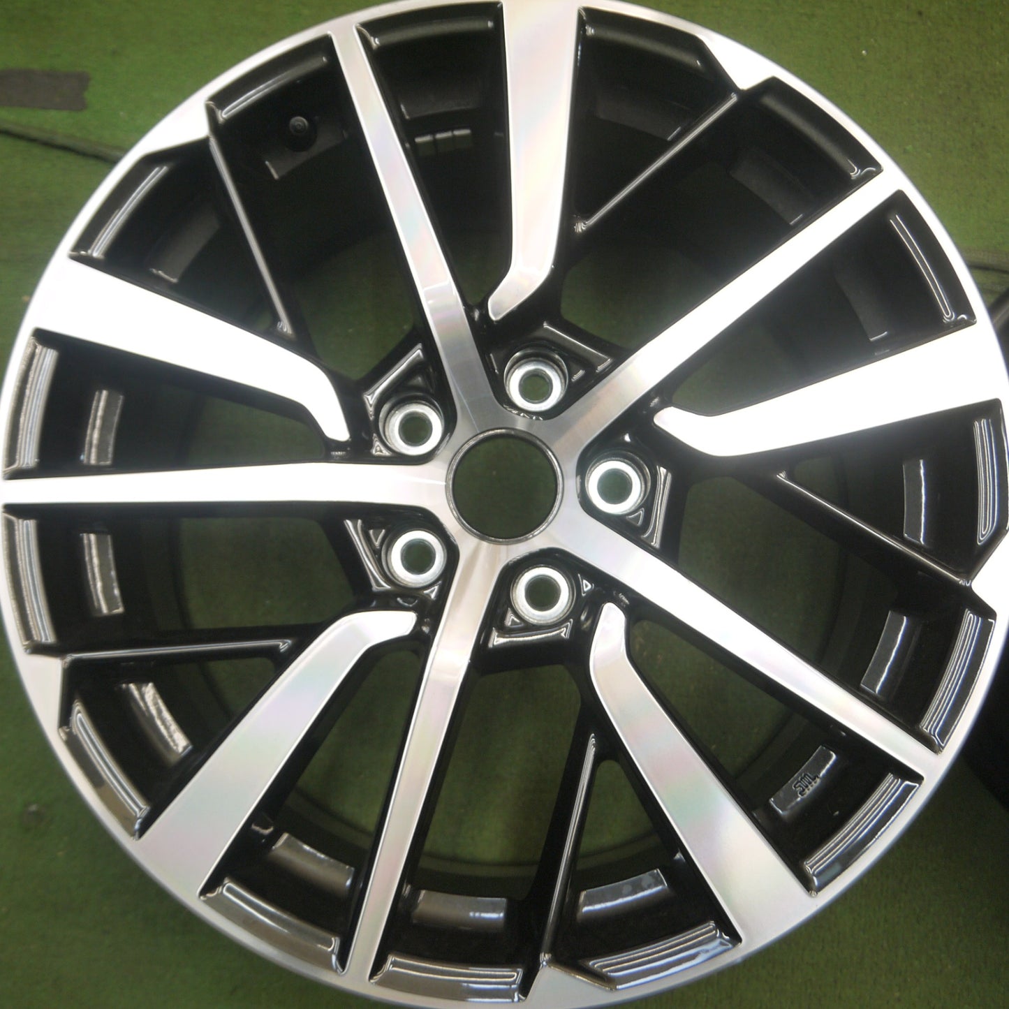 *送料無料* 新車外し★スバル WRX S4 STI スポーツ R 純正 ホイール 18インチ 18×8.5J PCD114.3/5H★4042201Hホ