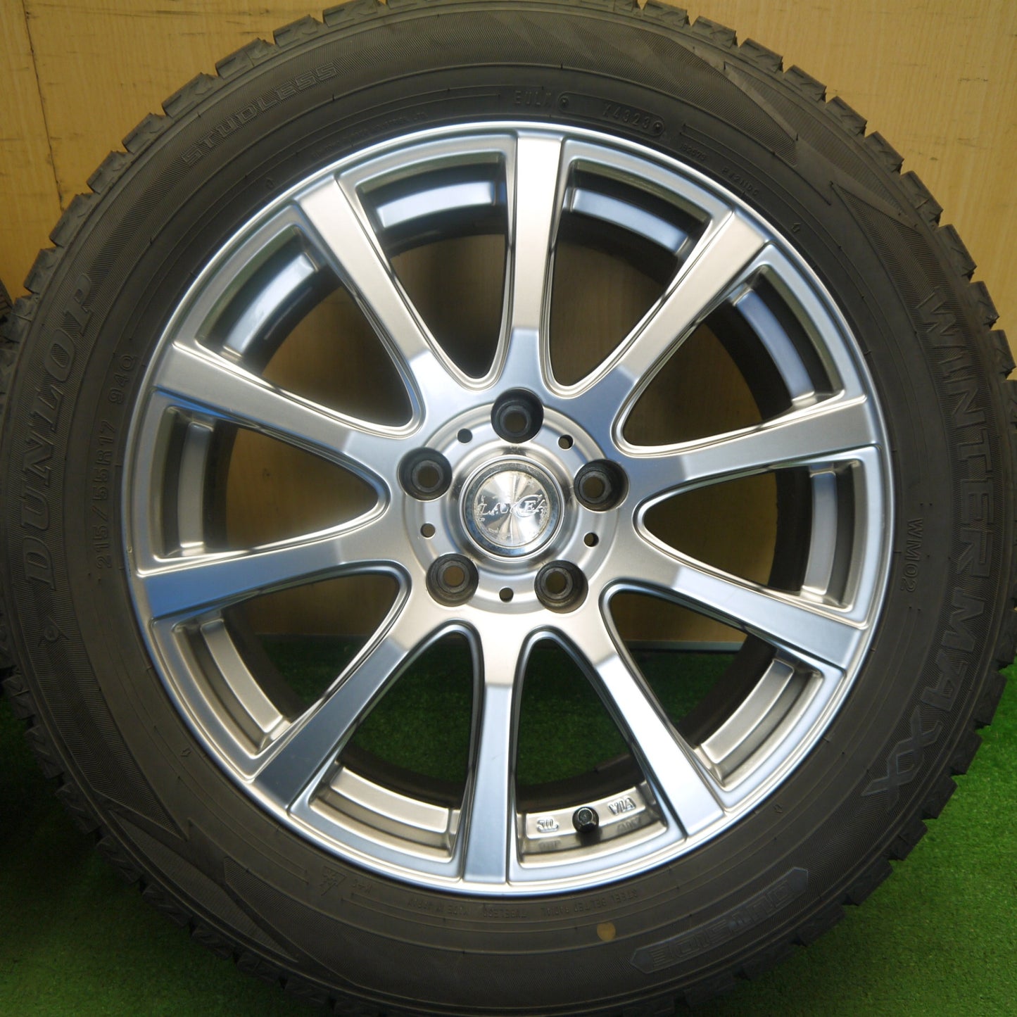 バリ溝！23年！9分★スタッドレス 215/55R17 ダンロップ ウインターマックス WM02 LAYCEA レイシア 17インチ PCD114.3/5H★6041502Hス
