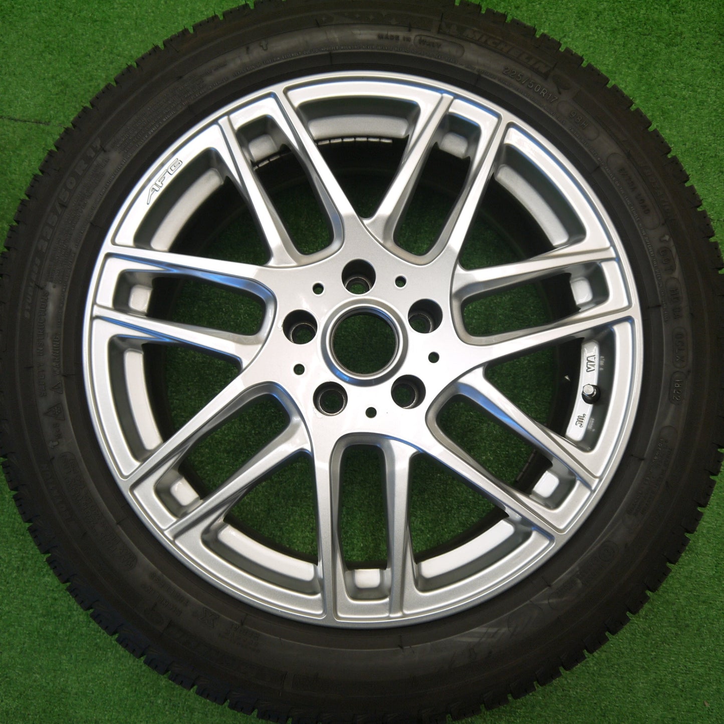 バリ溝！22年！キレイ！8.5分★BMW 等 EURO AFG 225/50R17 スタッドレス ミシュラン X-ICE XI3 17インチ PCD112/5H★5101702Hス