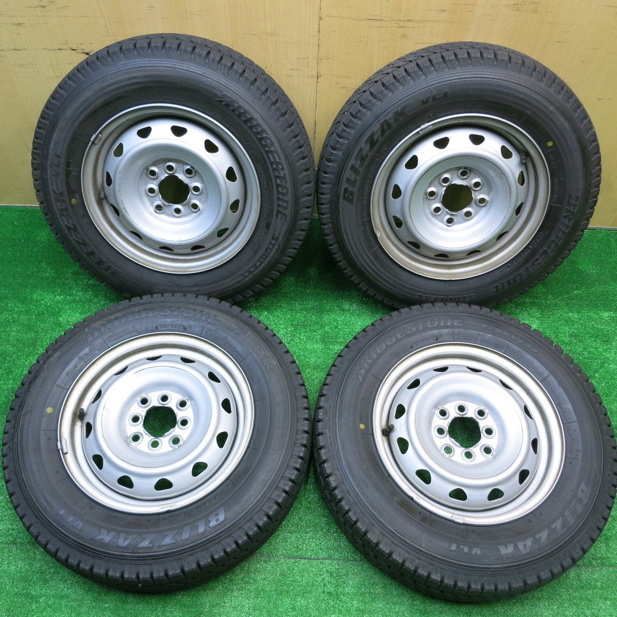 バリ溝！23年！ほぼ10分★スタッドレス 165R14 8PR ブリヂストン ブリザック VL1 スチール ホイール 14インチ PCD100 114.3/4H マルチ★5100906HAス