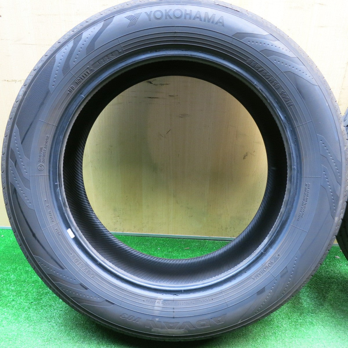 バリ溝！24年！9.5分★225/60R18 ヨコハマ アドバン V03 タイヤ 18インチ 40系 アルファード ヴェルファイア 等★6011103HAノタ