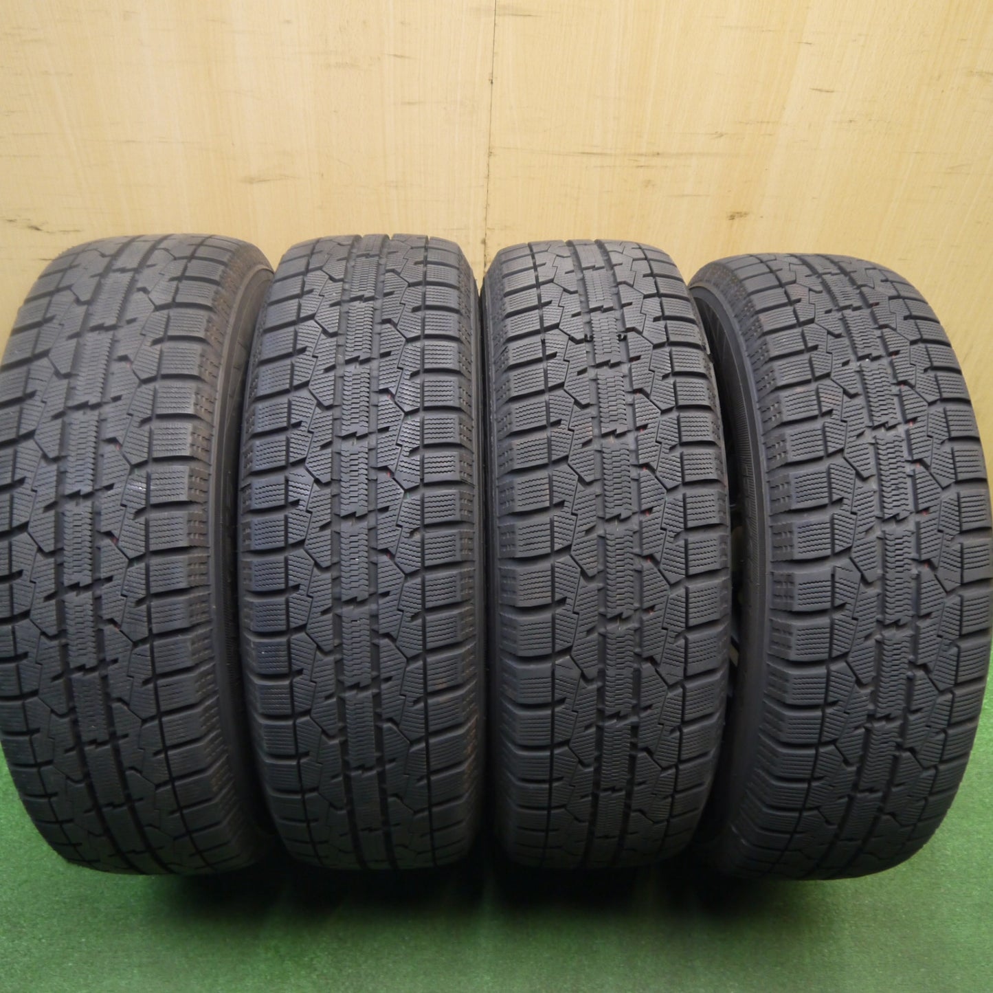 バリ溝！23年！キレイ！ほぼ10分★プリウス 等 195/65R15 スタッドレス トーヨー オブザーブ ガリット GIZ Exceeder エクシーダー 15インチ PCD100/5H★6012003Hス