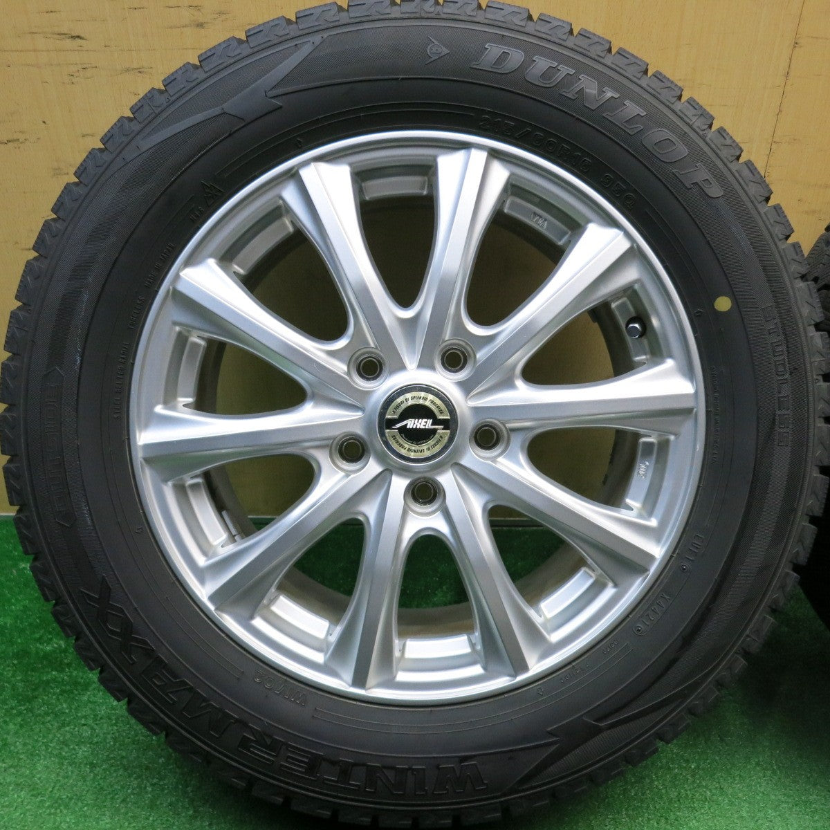 バリ溝！21年！キレイ！9.5分★スタッドレス 215/60R16 ダンロップ ウインターマックス WM02 AXEL Four アクセル フォー 16インチ PCD114.3/5H★5122106HAス