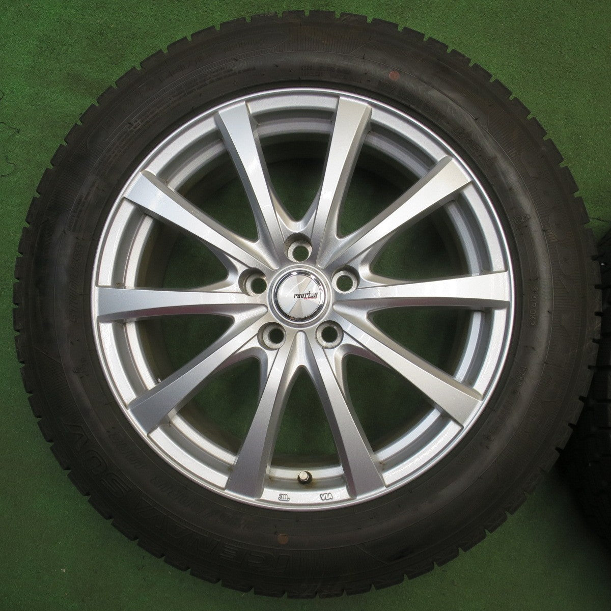 バリ溝！23年！キレイ！9.5分以上★スタッドレス 225/60R18 グッドイヤー アイスナビ SUV ravrion RS01 ラブリオン 18インチ PCD114.3/5H★6042203NJス