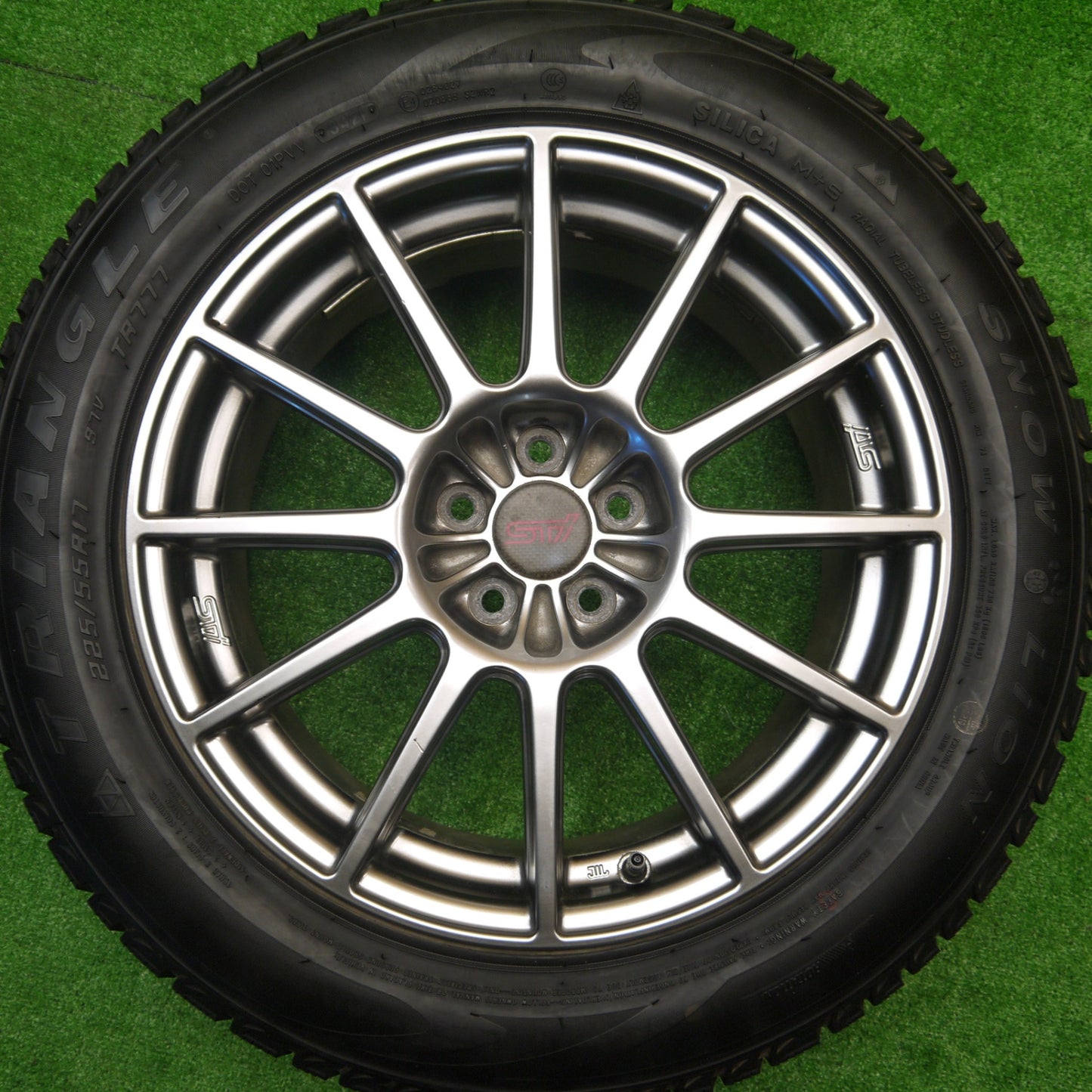 バリ溝！21年！9.5分★スバル フォレスター STi 純正 ENKEI 225/55R17 スタッドレス トライアングル SNOW LION 17インチ エンケイ PCD100/5H★5101004Hス