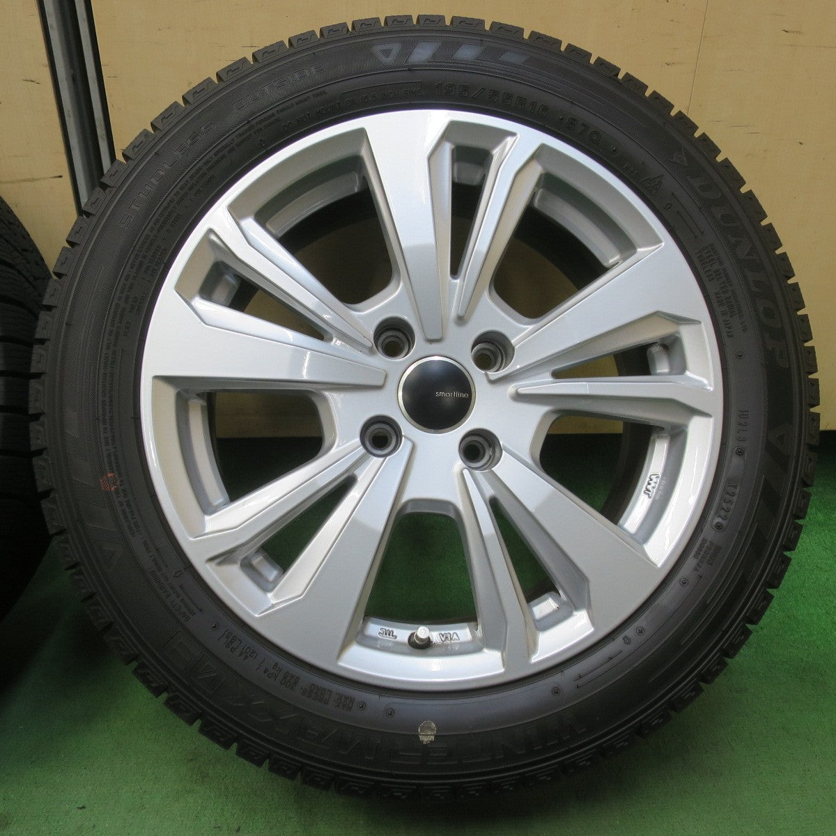 バリ溝！22年！キレイ！9.5分★プジョー 等 smartline 365 195/55R16 スタッドレス ダンロップ ウインターマックス 03 スマートライン 16インチ PCD108/4H★6021312イス