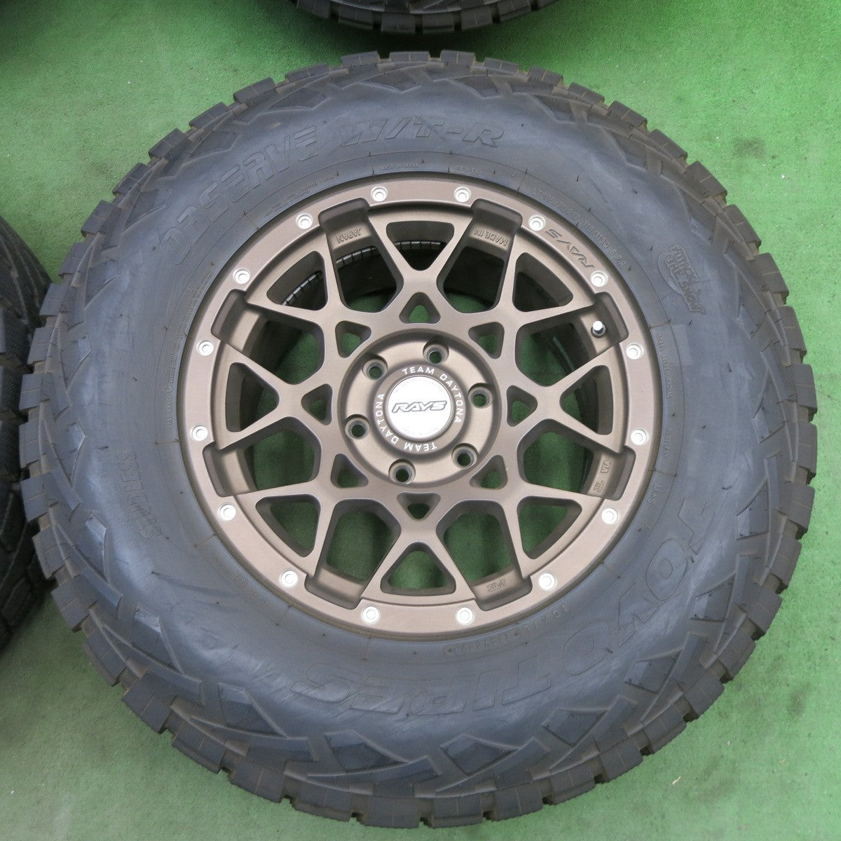 バリ溝！23年！キレイ！9分★RAYS TEAM DAYTONA M8 285/70R17 116/113Q 6PR スタッドレス トーヨー オブザーブ W/T-R レイズ デイトナ 17インチ PCD139.7/6H★6012305ナス