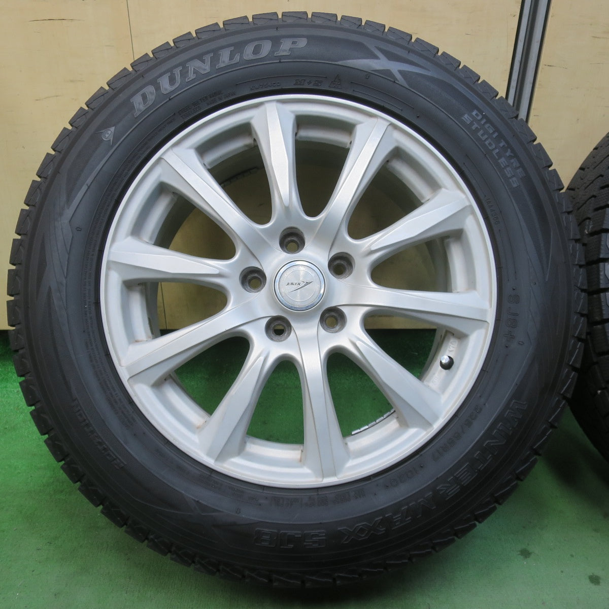 バリ溝！24年！ほぼ10分★スタッドレス 225/65R17 ダンロップ ウインターマックス SJ8 SJ8+ JOKER ジョーカー 17インチ PCD114.3/5H★5122603イス