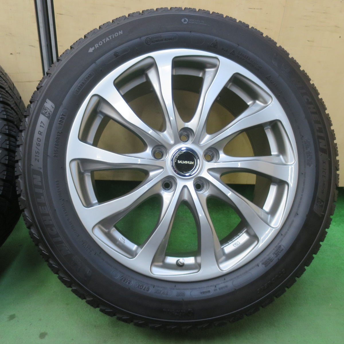バリ溝！22年！キレイ！9分★スタッドレス 215/60R17 ミシュラン X-ICE SNOW BALMINUM TR10 バルミナ 17インチ PCD114.3/5H★5122904イス
