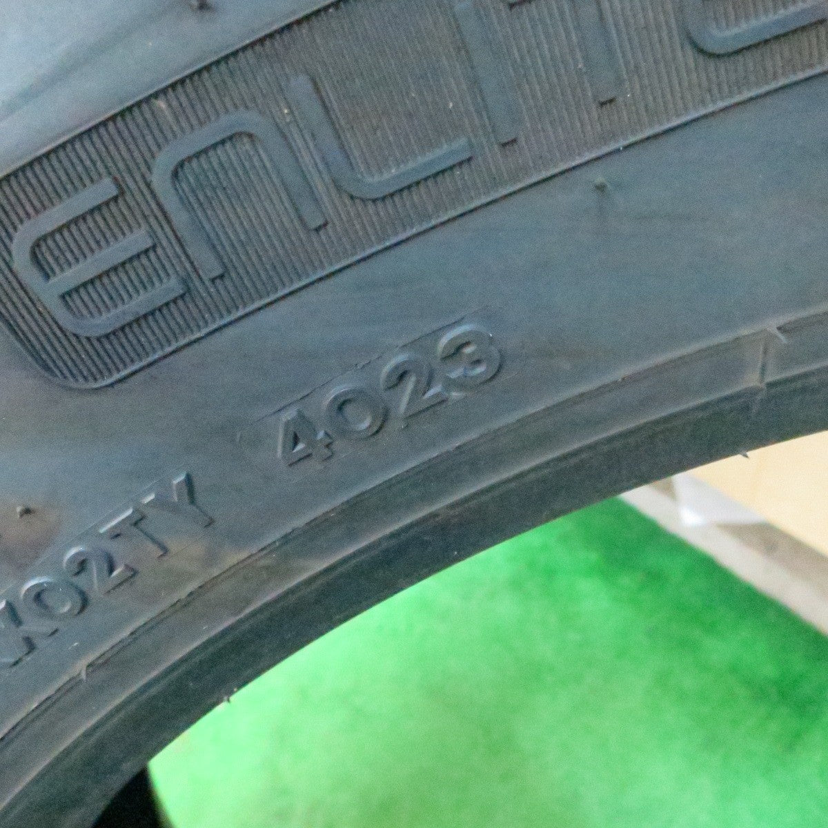 *送料無料* バリ溝！23年！9.5分以上★トラック タイヤ 245/70R19.5 136/134J スタッドレス ブリヂストン W999 19.5インチ★4050410ナス