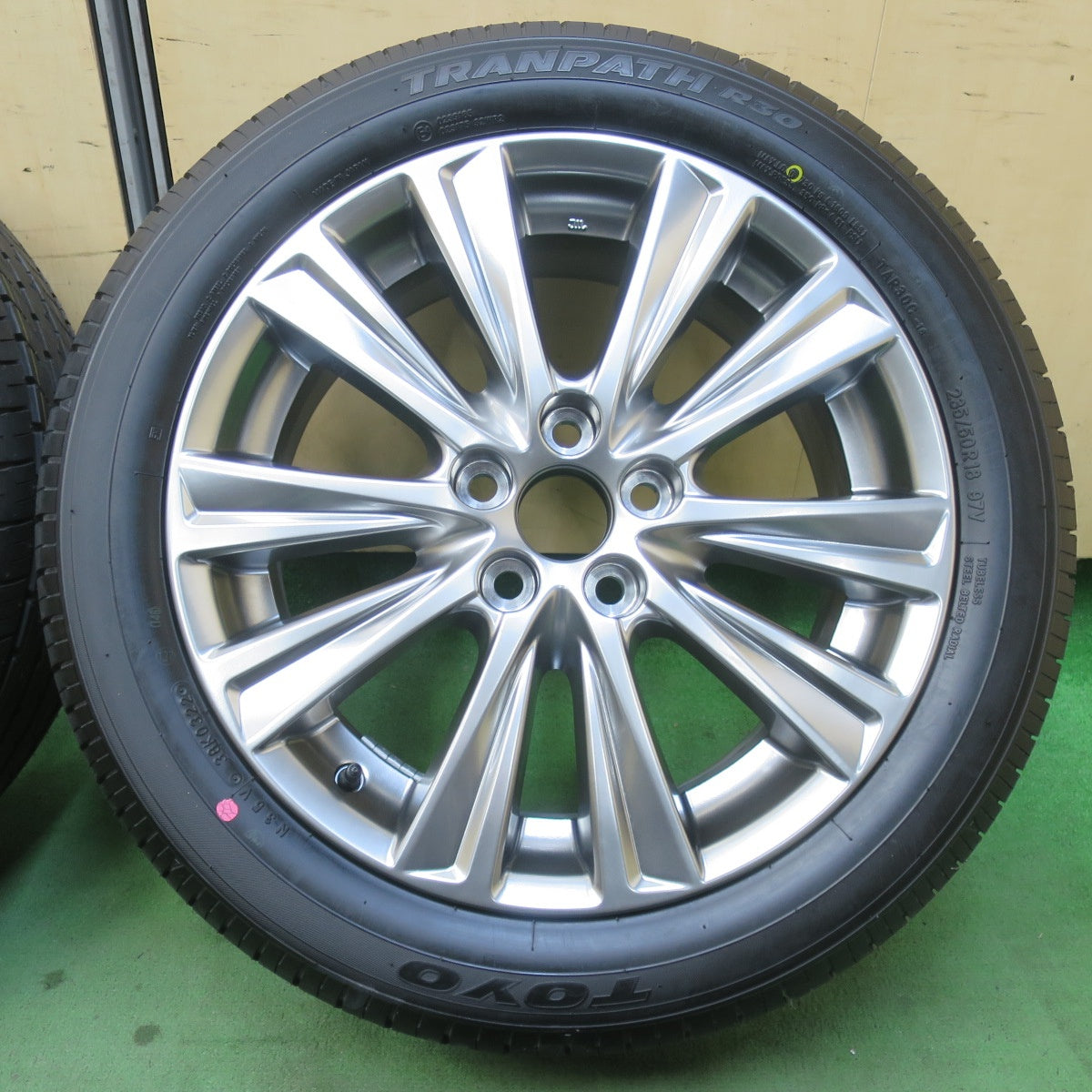 新車外し！22年★トヨタ 30系 アルファード ヴェルファイア 純正 235/50R18 トーヨー トランパス R30 18インチ PCD114.3/5H★5123001イノ