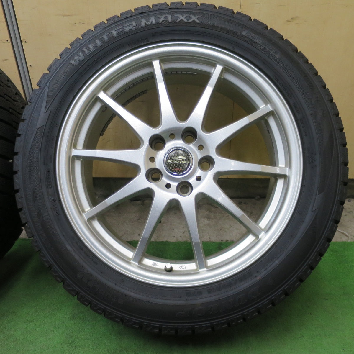バリ溝！24年！キレイ！9.5分◎スタッドレス 235/50R18 ダンロップ ウインターマックス WM02 SCHNEIDER ATECH シュナイダー 18インチ PCD114.3/5H◎6102306NGス
