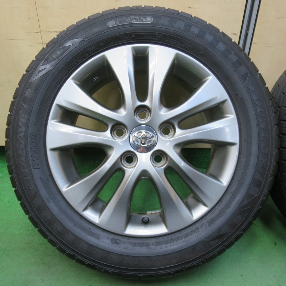 バリ溝！キレイ！9.5分★トヨタ 70系 ヴォクシー ノア 純正 205/60R16 ダンロップ エナセーブ RV504 16インチ PCD114.3/5H★5051209イノ