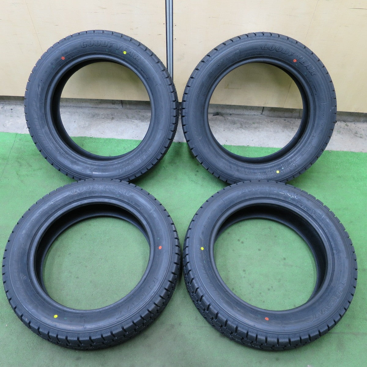 未使用！25年★スタッドレス 195/60R17 グッドイヤー アイスナビ7 タイヤ 17インチ ライズ ロッキー 60系 プリウス 等★6031304NGスタ