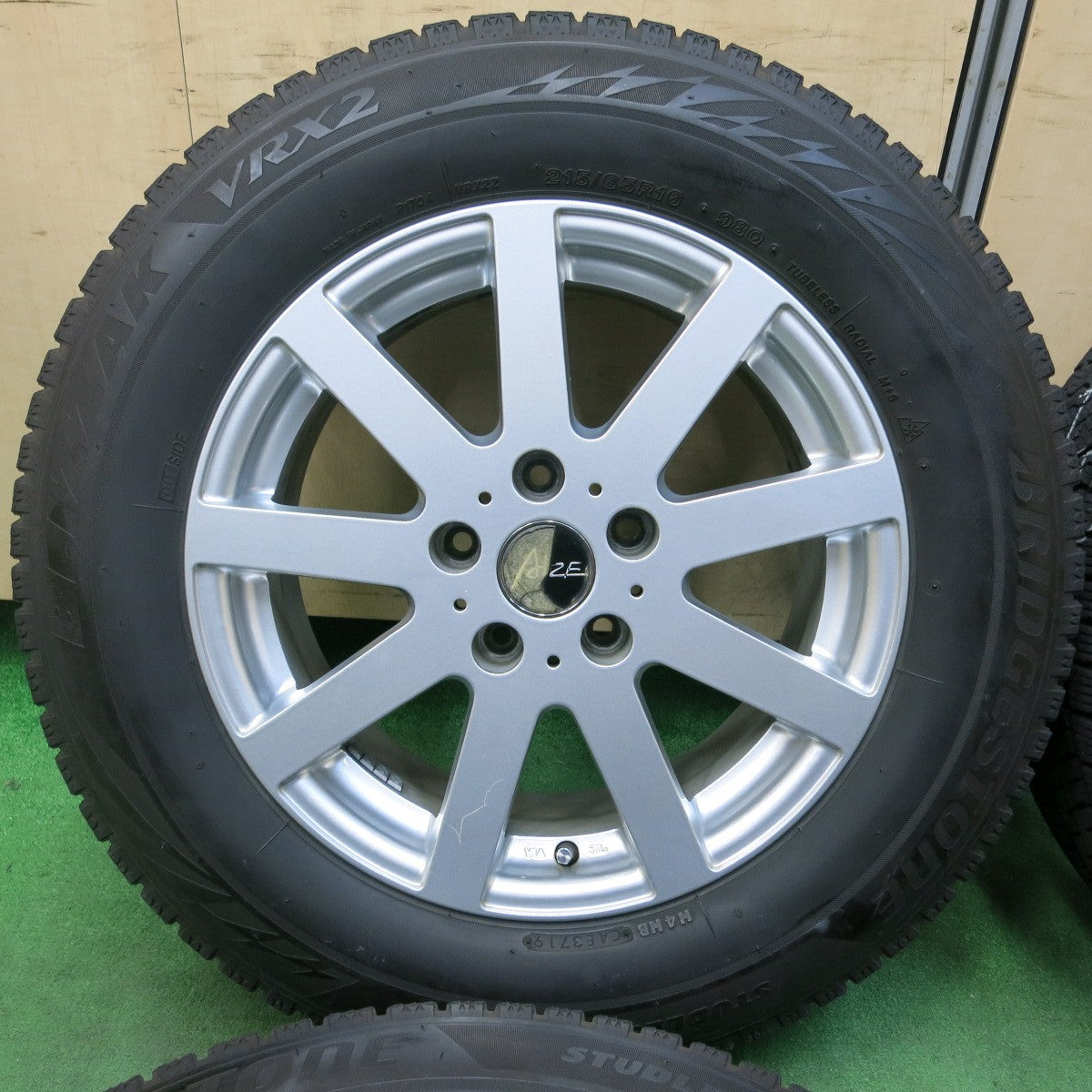 [送料無料] バリ溝！8.5分★スタッドレス 215/65R16 ブリヂストン ブリザック VRX2 AIZE 16インチ PCD114.3/5H★4102901SYス