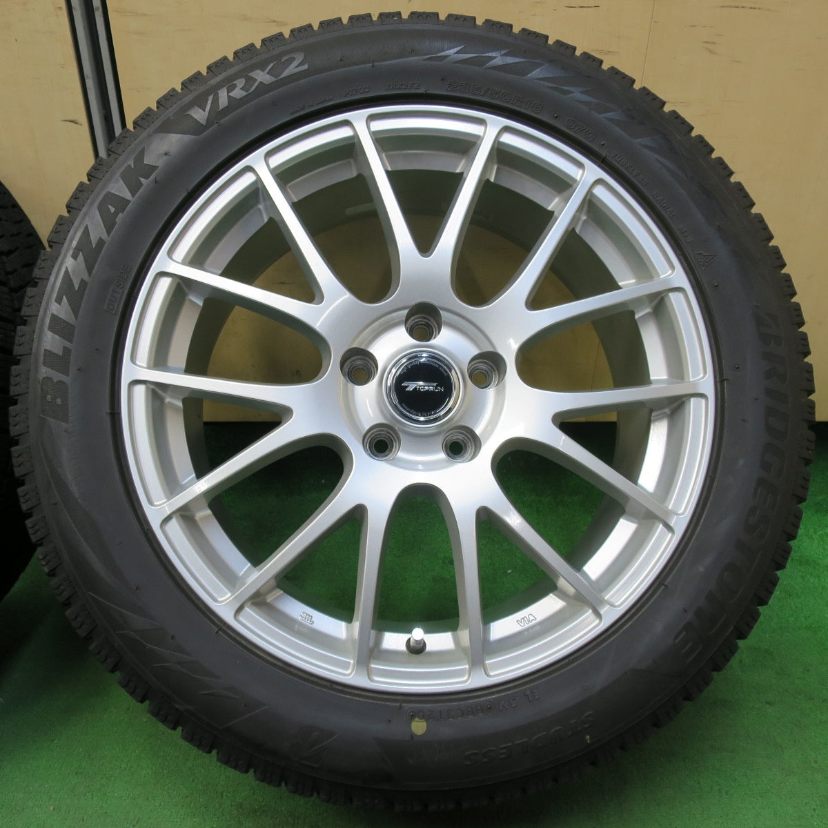 [送料無料] バリ溝！20年！キレイ！9分★スタッドレス 235/50R18 ブリヂストン ブリザック VRX2 TOPRUN トップラン 18インチ PCD114.3/5H★4103102イス