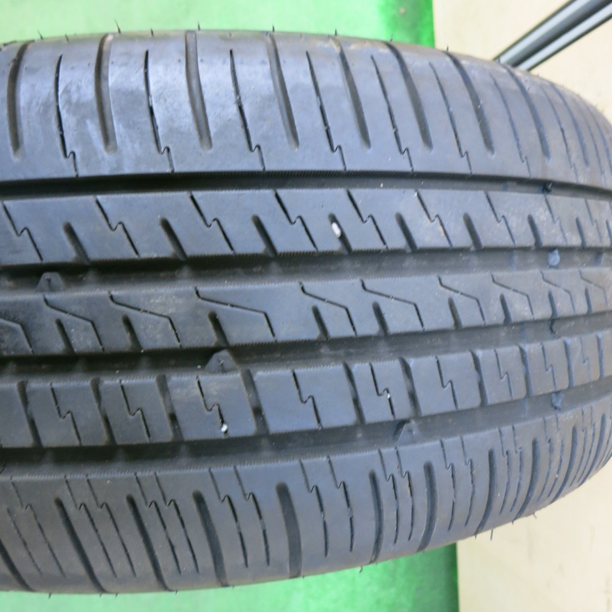 [送料無料] バリ溝！22年！9.5分！1本★RAYS gram LIGHTS 57FXX-PRO 245/35R20 ネオリン ネオスポーツ レイズ グラムライツ 20インチ PCD114.3/5H★5011102ナノ