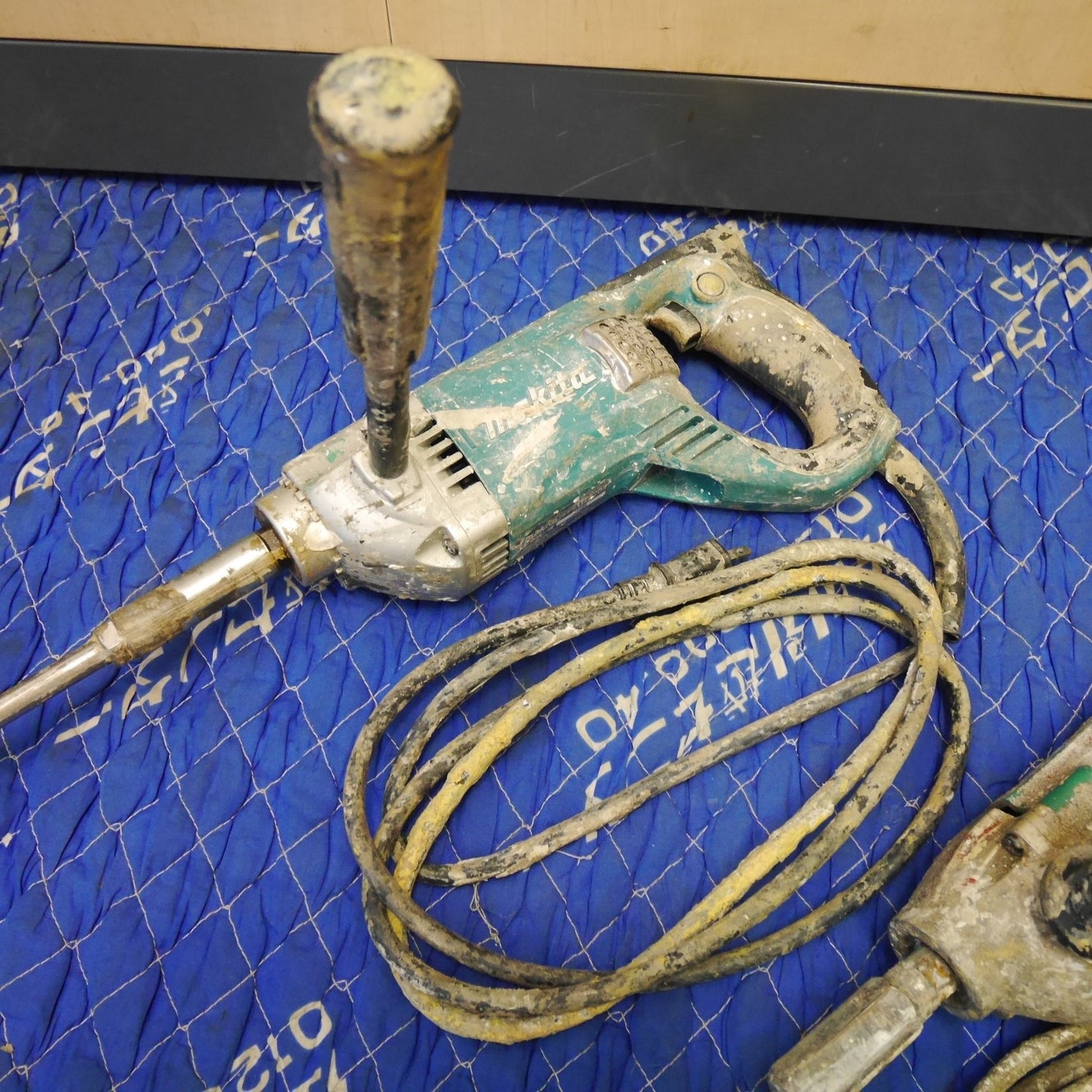 [送料無料] 2点まとめ売り☆マキタ カクハン機 UT2204 RYOBI パワー ミキサー PM-1010 電動 工具 かくはん機 撹拌機 攪拌機 リョービ makita コード式☆