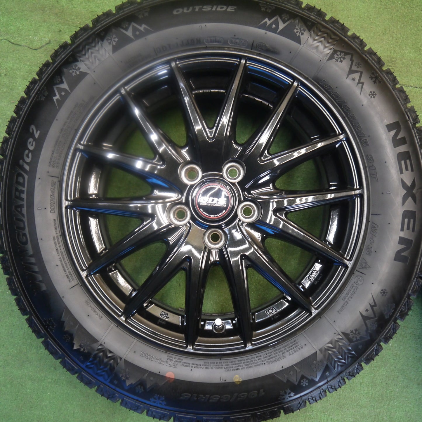 バリ溝！25年！キレイ！9.5分以上★プリウス 等 195/65R15 スタッドレス ネクセン WINGUARD ice2 D.O.S. DOS 15インチ PCD100/5H★6041408Hス